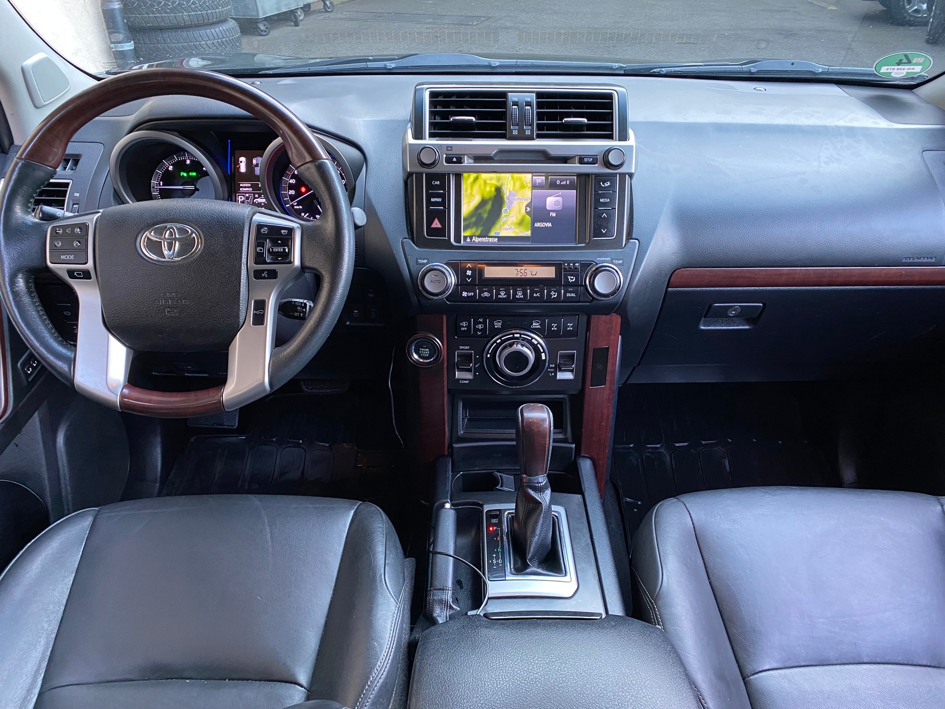 TOYOTA Land Cruiser 2.8TD Sol Premium Automat-image-4
