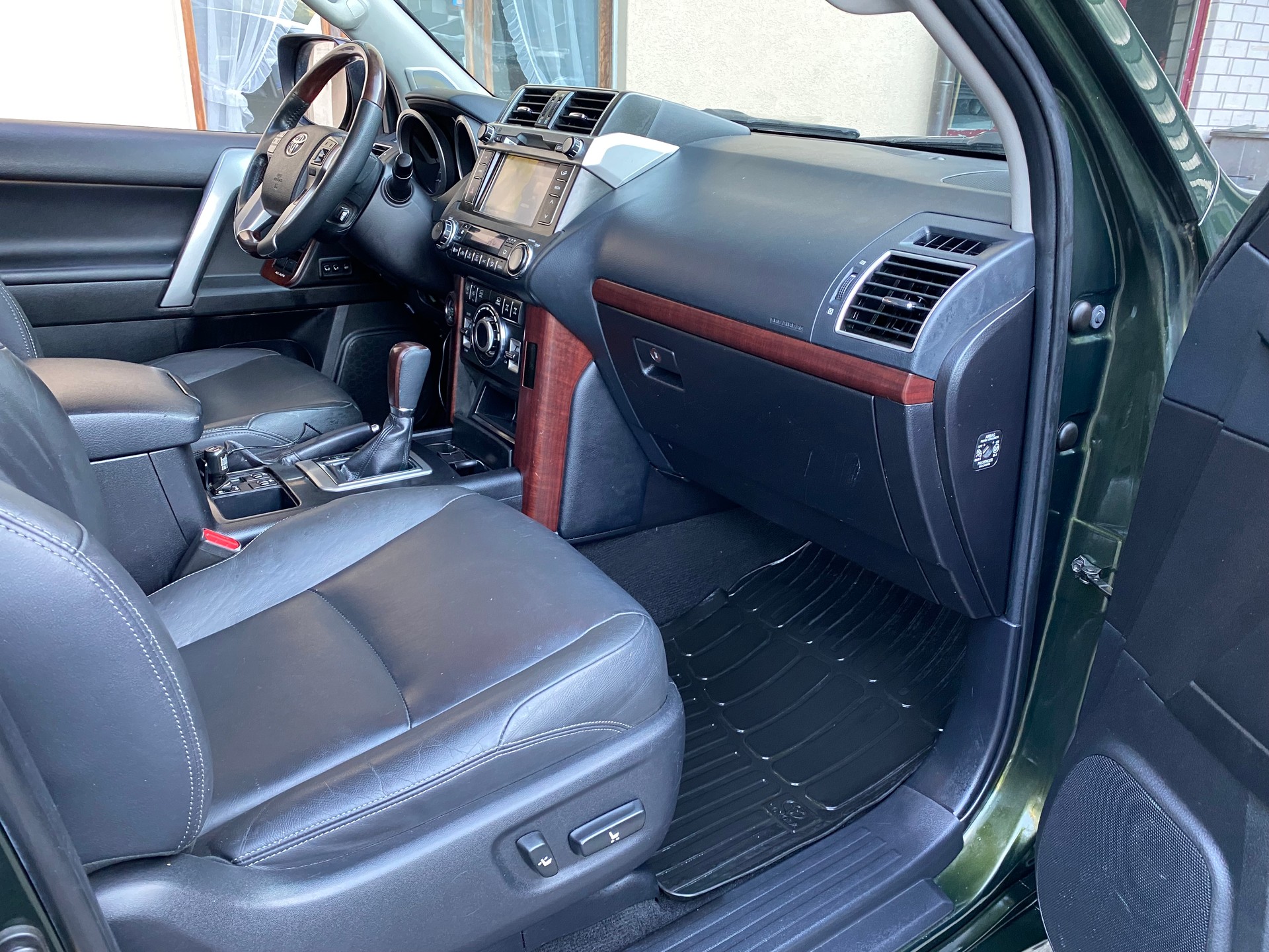 TOYOTA Land Cruiser 2.8TD Sol Premium Automat-image-6
