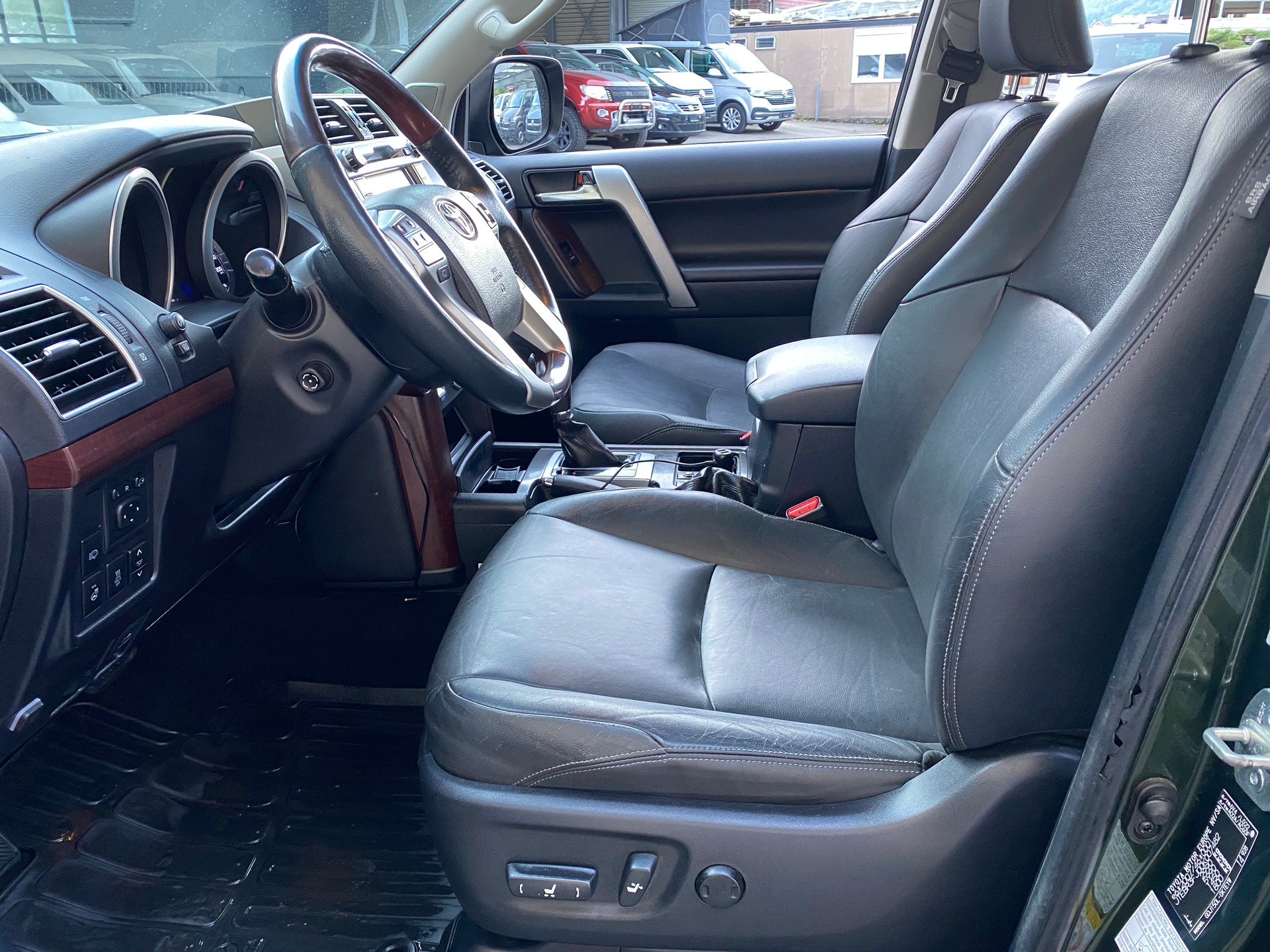 TOYOTA Land Cruiser 2.8TD Sol Premium Automat-image-2