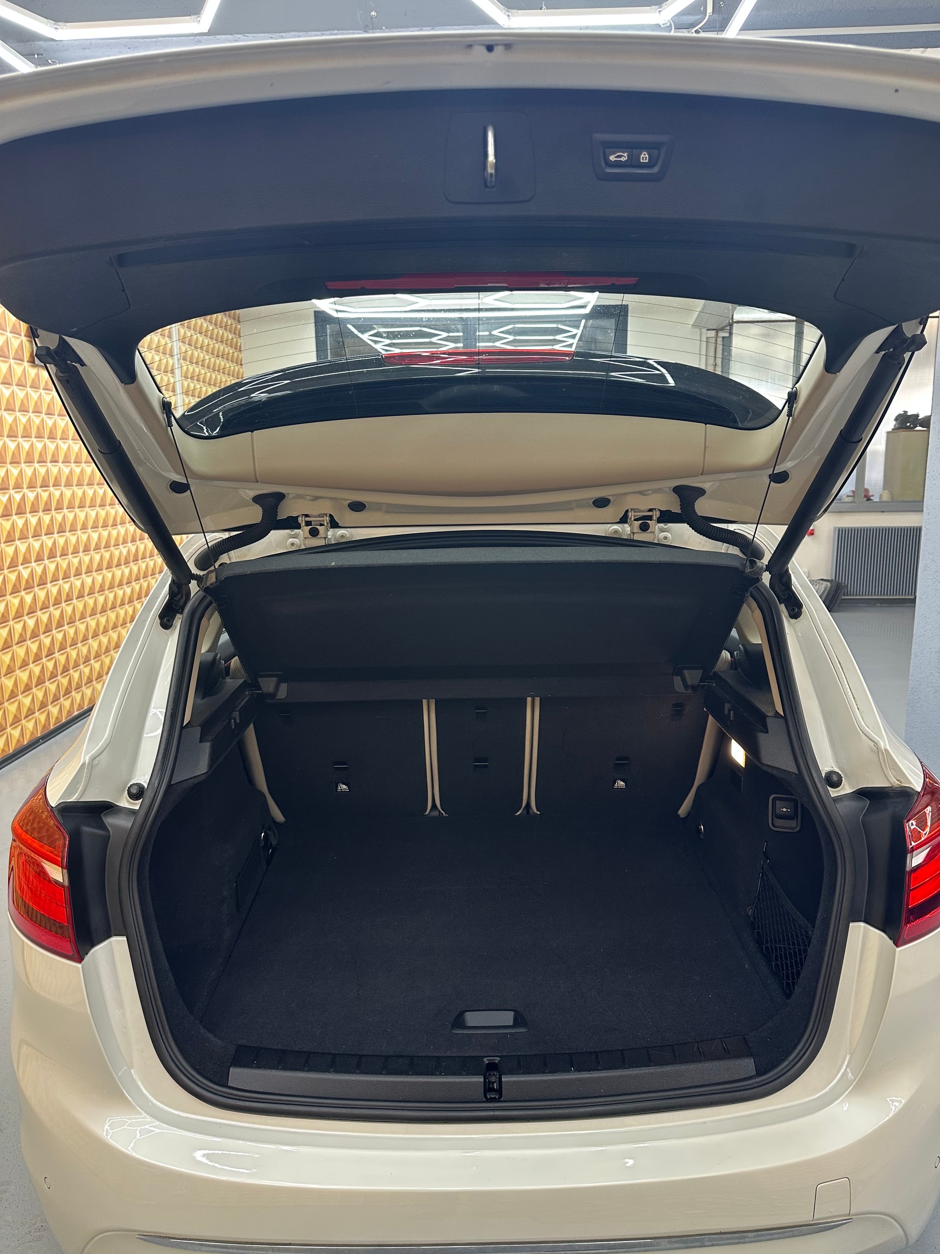 BMW 225xe iPerformance Active Tourer Steptronic-image-11