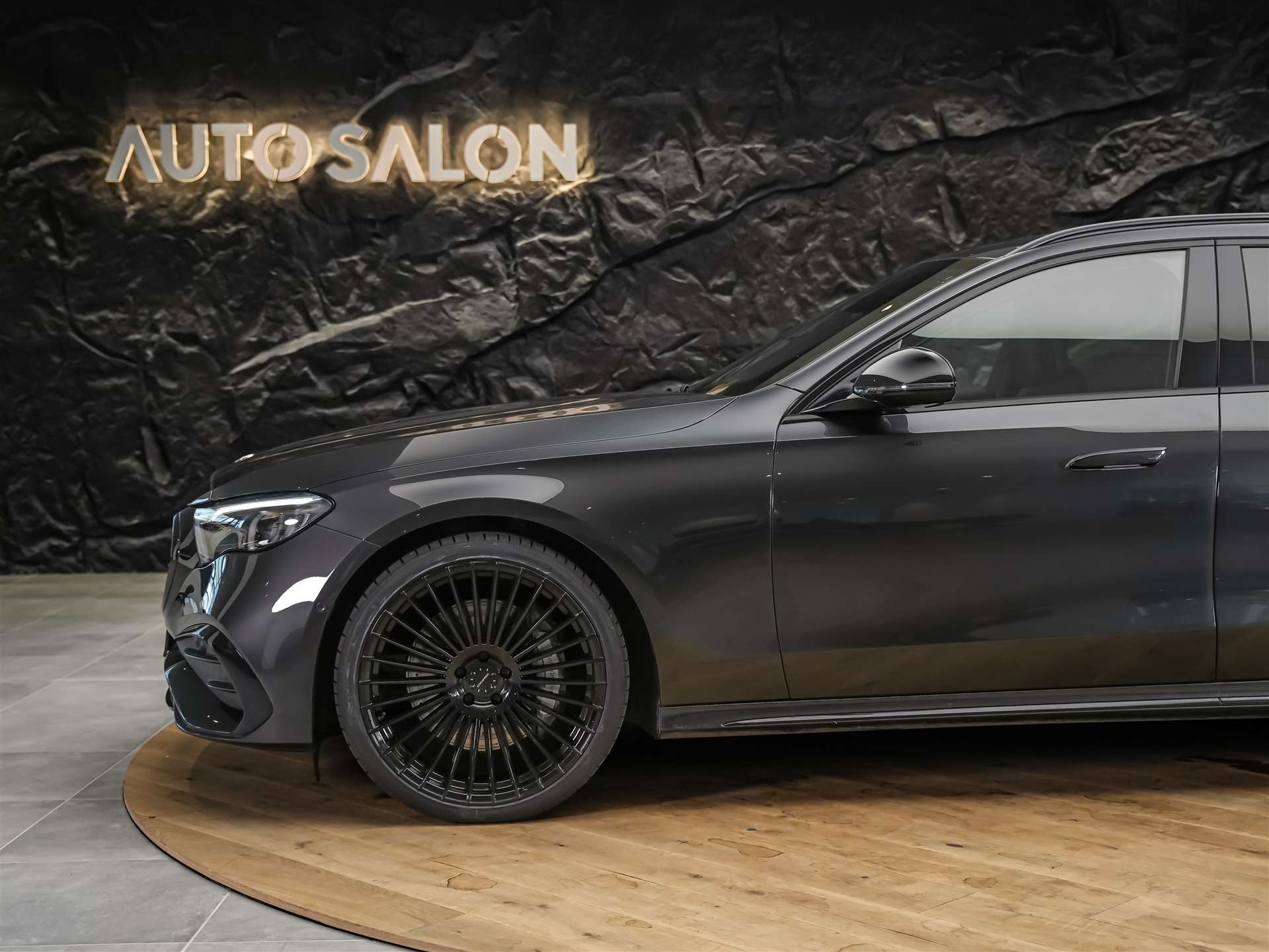 MERCEDES-BENZ E 220 d AMG Line 4matic Kombi *Werksgarantie*21" Felgen*Abstandsregler*-image-13