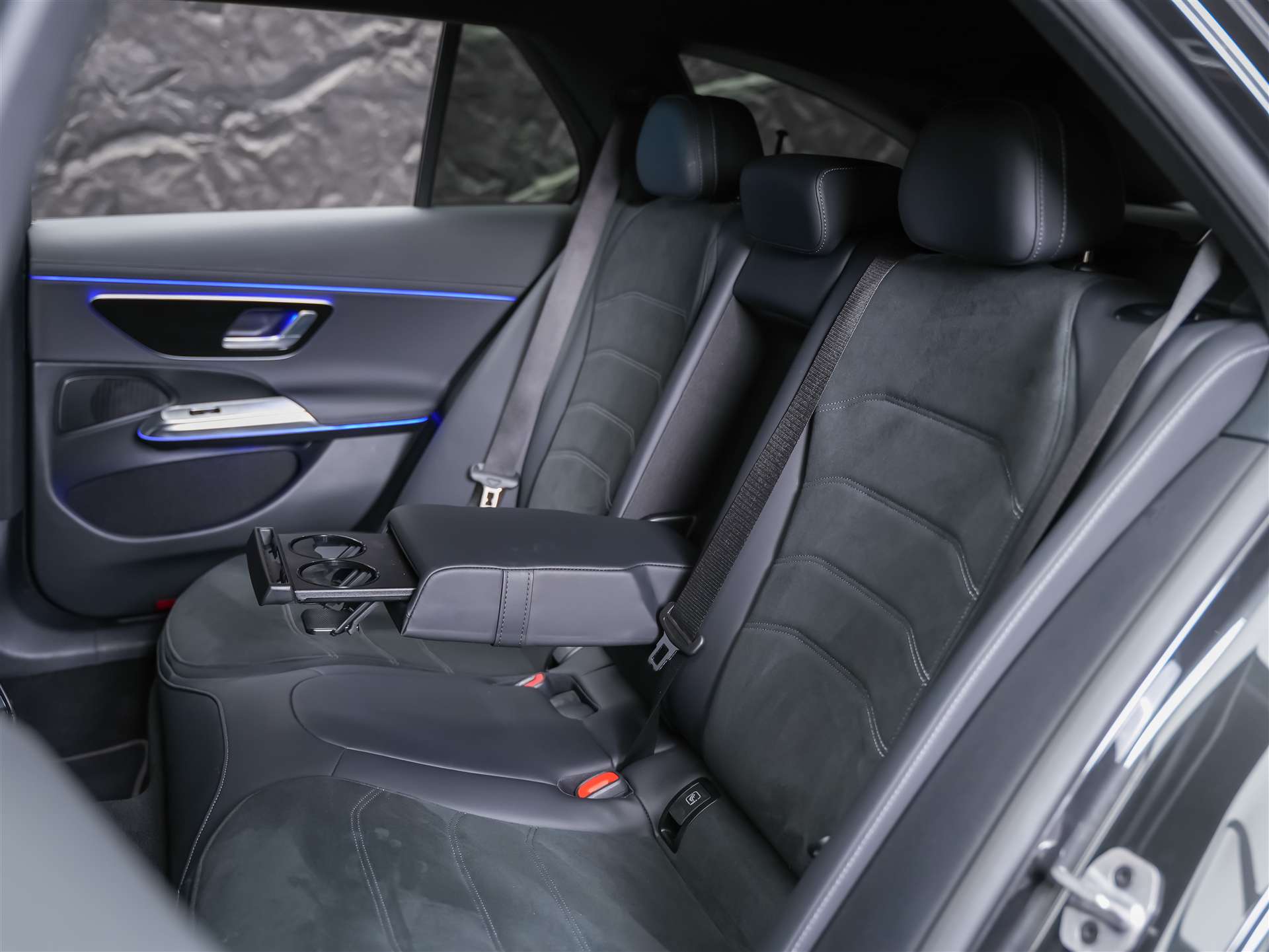 MERCEDES-BENZ E 220 d AMG Line 4matic Kombi *Werksgarantie*21" Felgen*Abstandsregler*-image-11