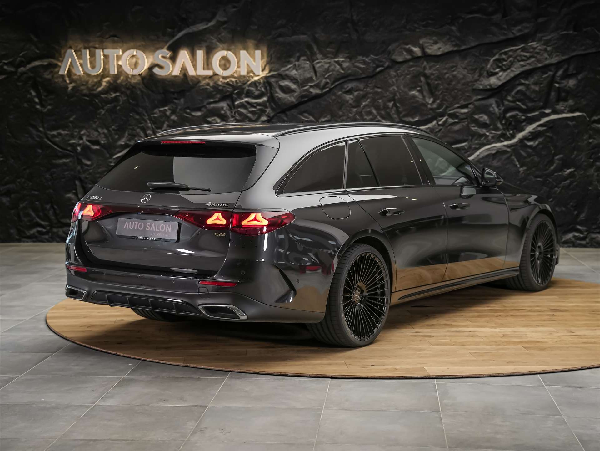 MERCEDES-BENZ E 220 d AMG Line 4matic Kombi *Werksgarantie*21" Felgen*Abstandsregler*-image-4
