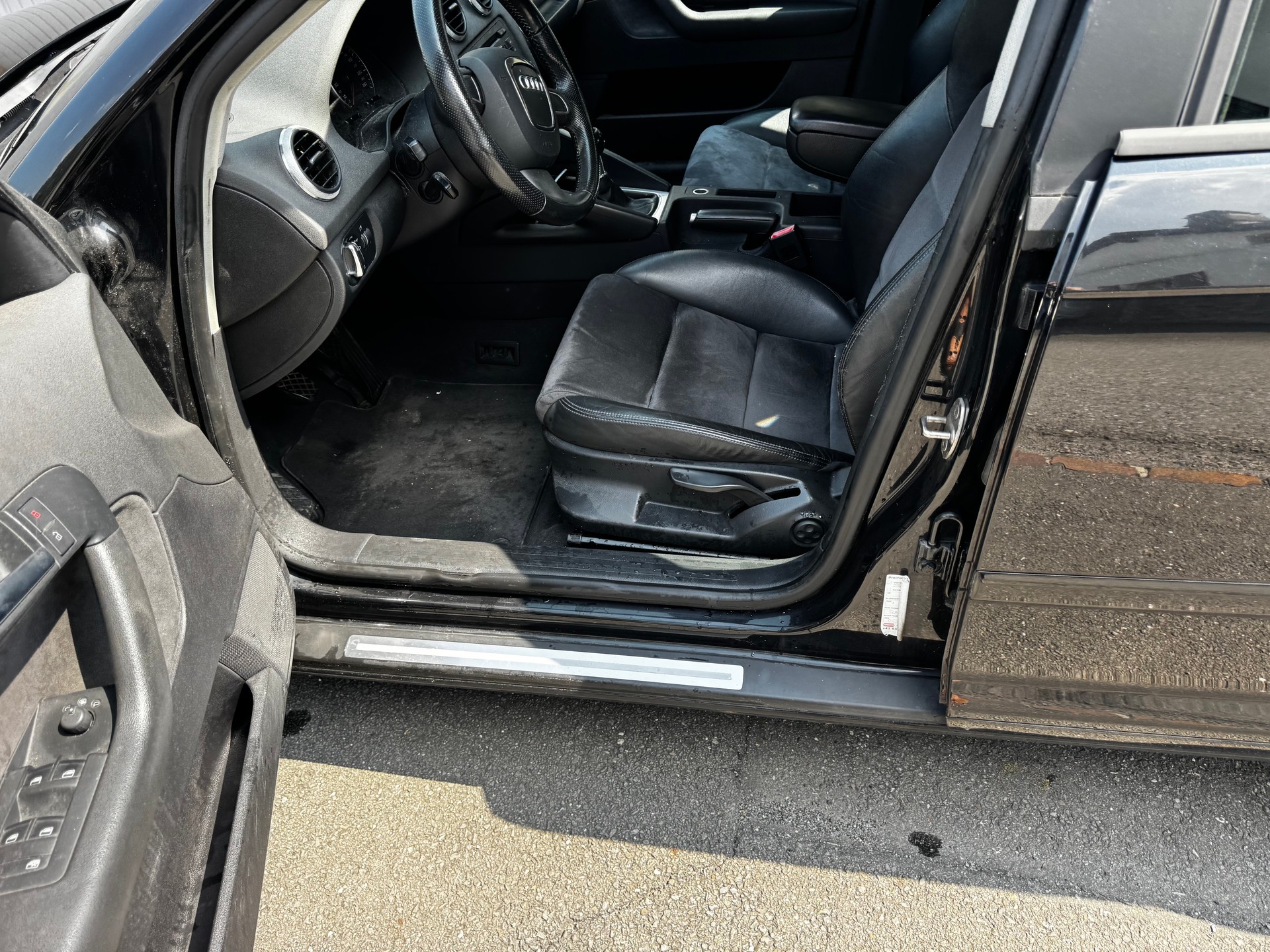 AUDI A3 1.8 TFSI Attraction quattro-image-11