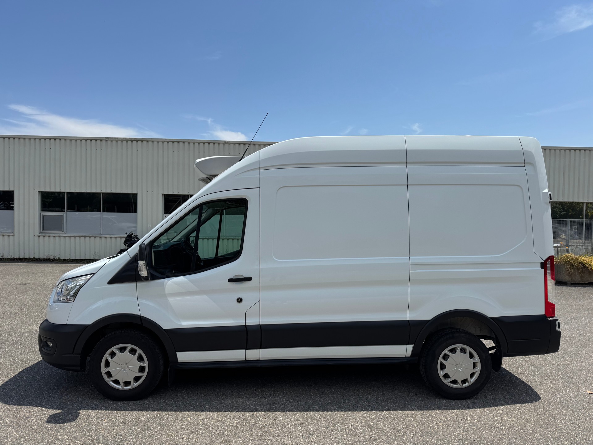 FORD Transit Van 350 L2 Trend 2.0 TDCi 130 FWD-image-0
