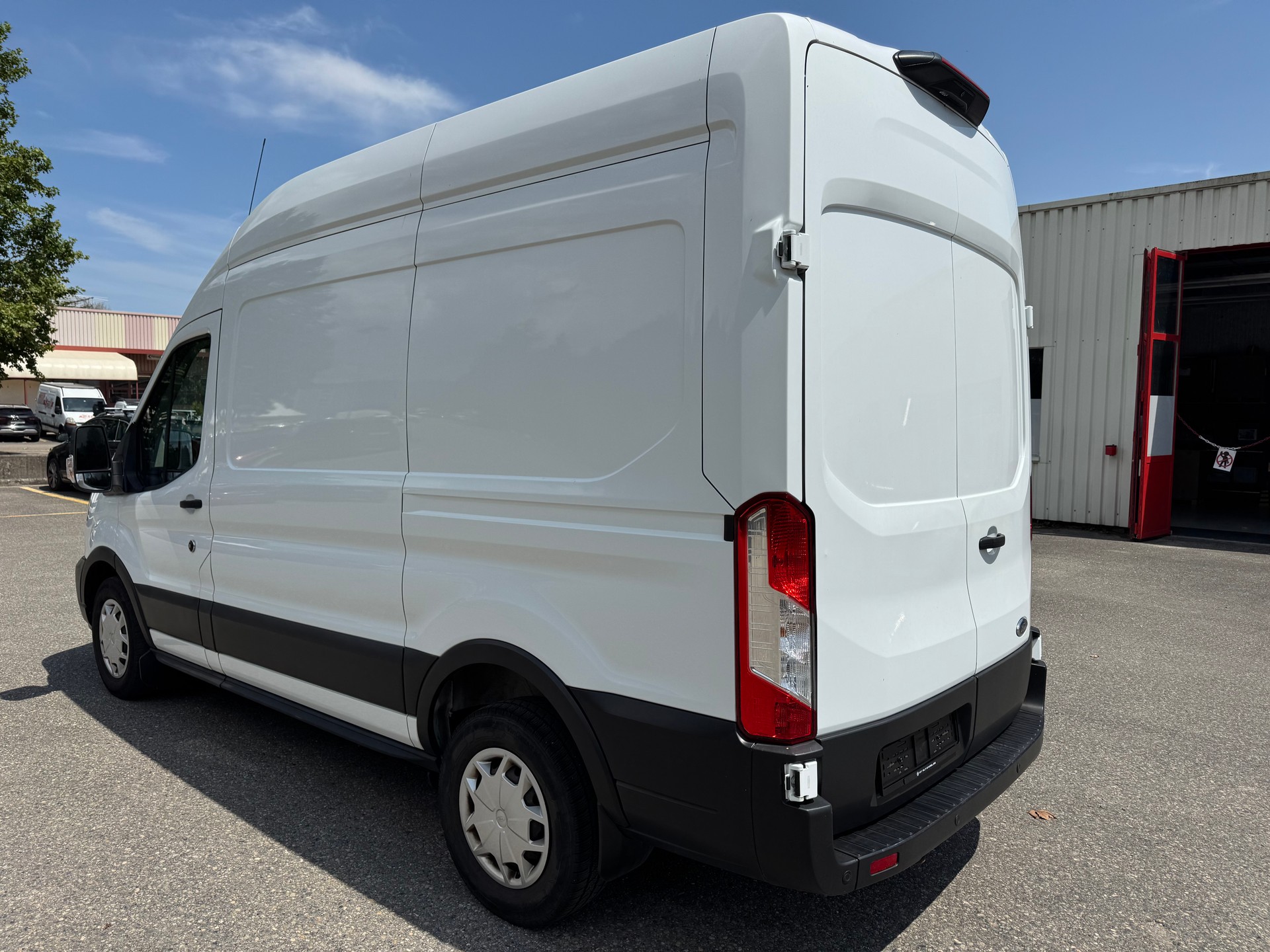 FORD Transit Van 350 L2 Trend 2.0 TDCi 130 FWD-image-4