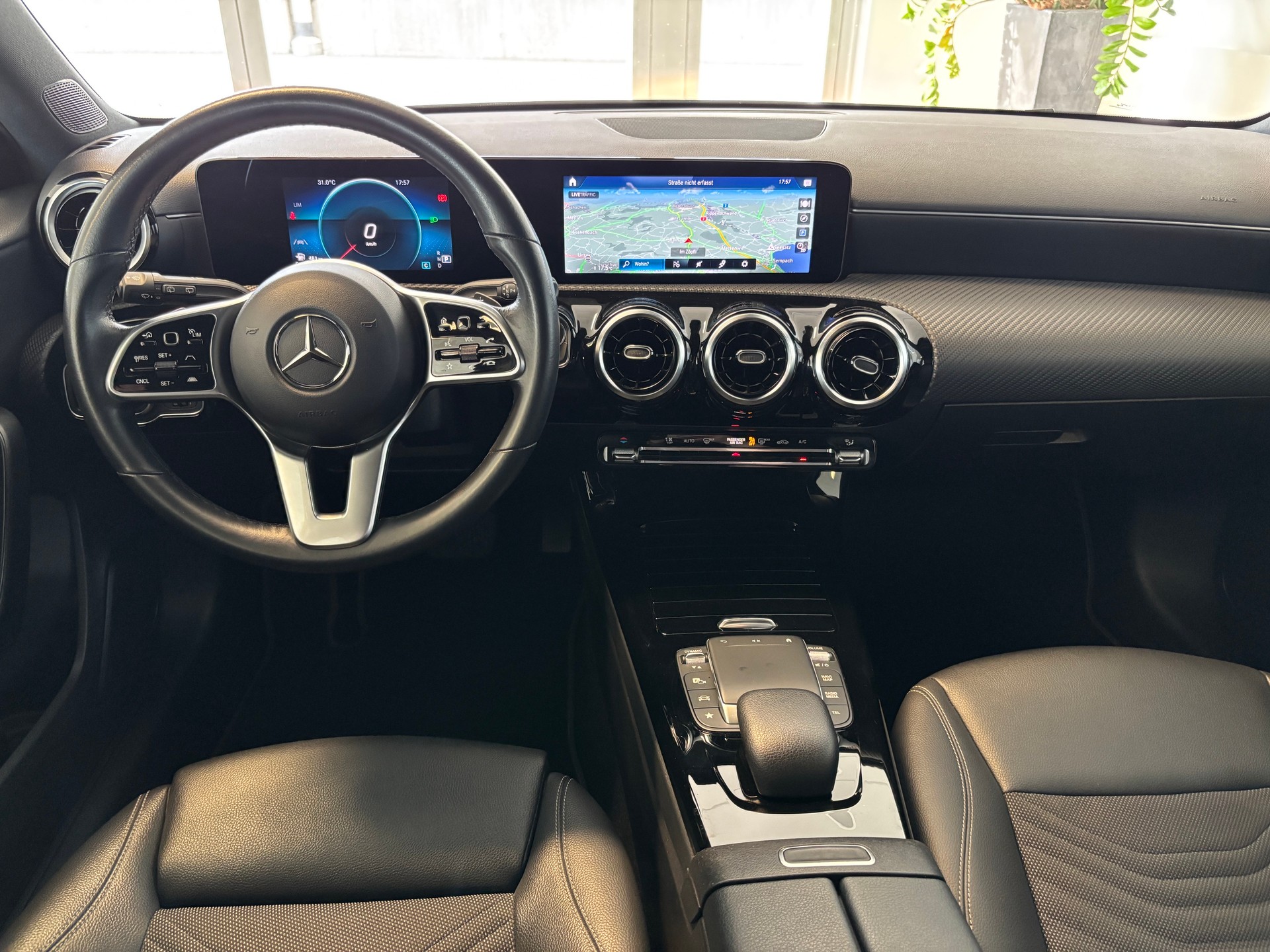 MERCEDES-BENZ A 200 SE Line 7G-DCT-image-13