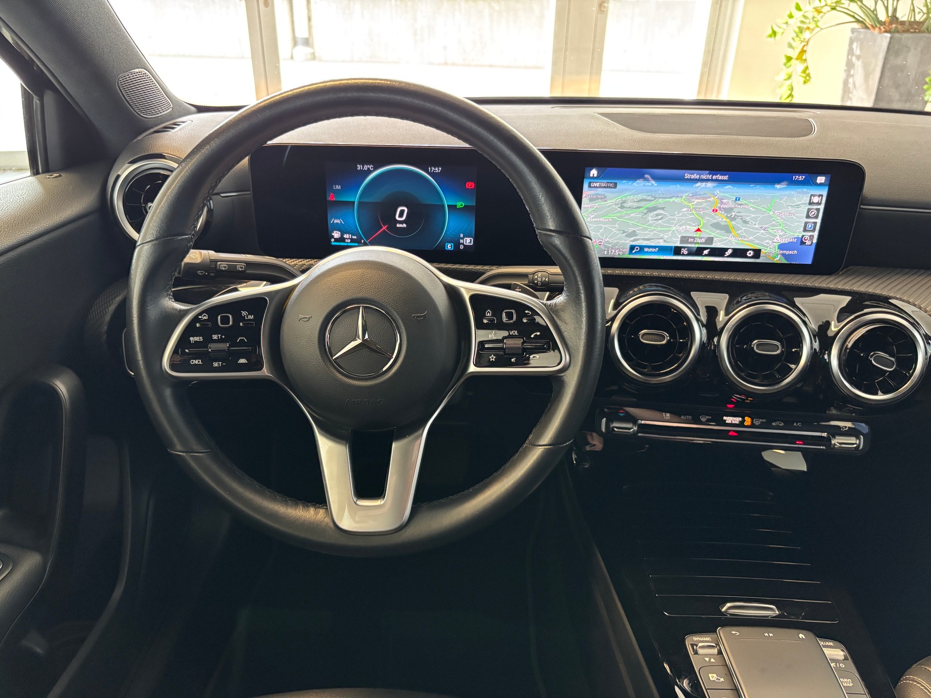 MERCEDES-BENZ A 200 SE Line 7G-DCT-image-14