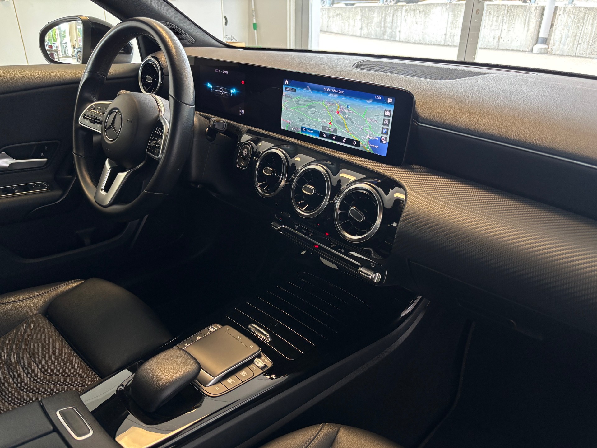 MERCEDES-BENZ A 200 SE Line 7G-DCT-image-9