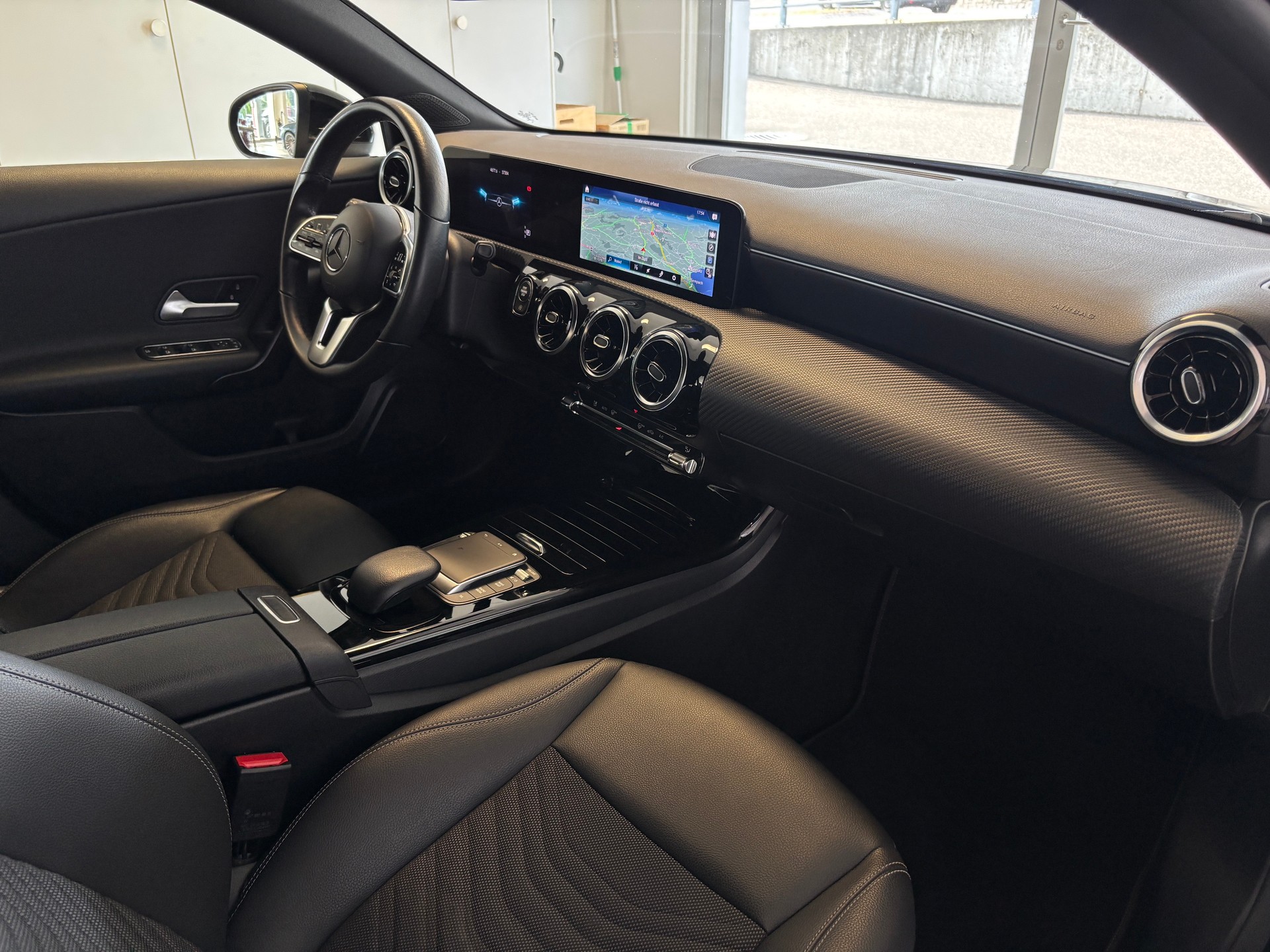 MERCEDES-BENZ A 200 SE Line 7G-DCT-image-8