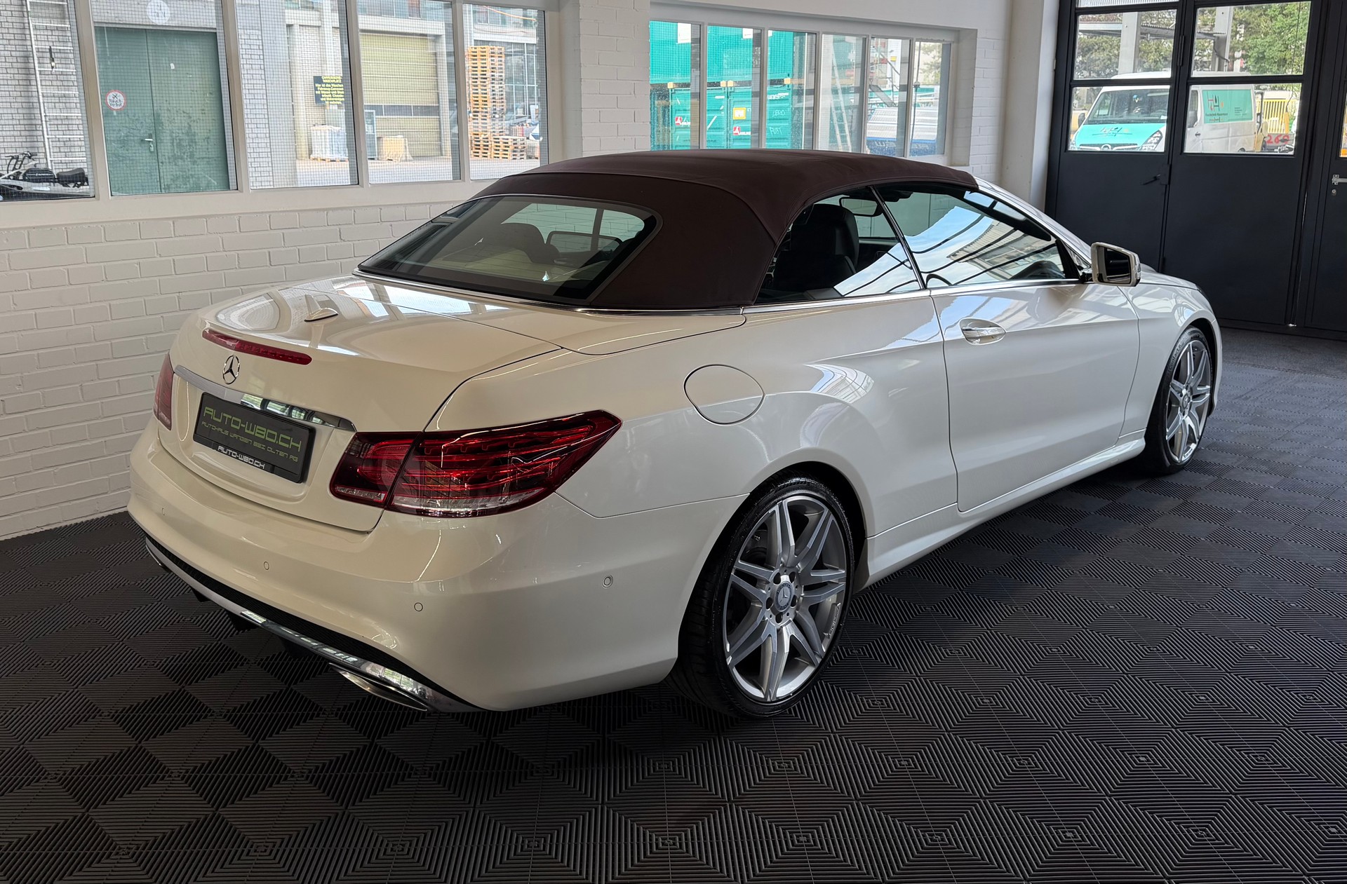 MERCEDES-BENZ E 400 7G-Tronic AMG LINE I 333 PS I-showroom-element-2