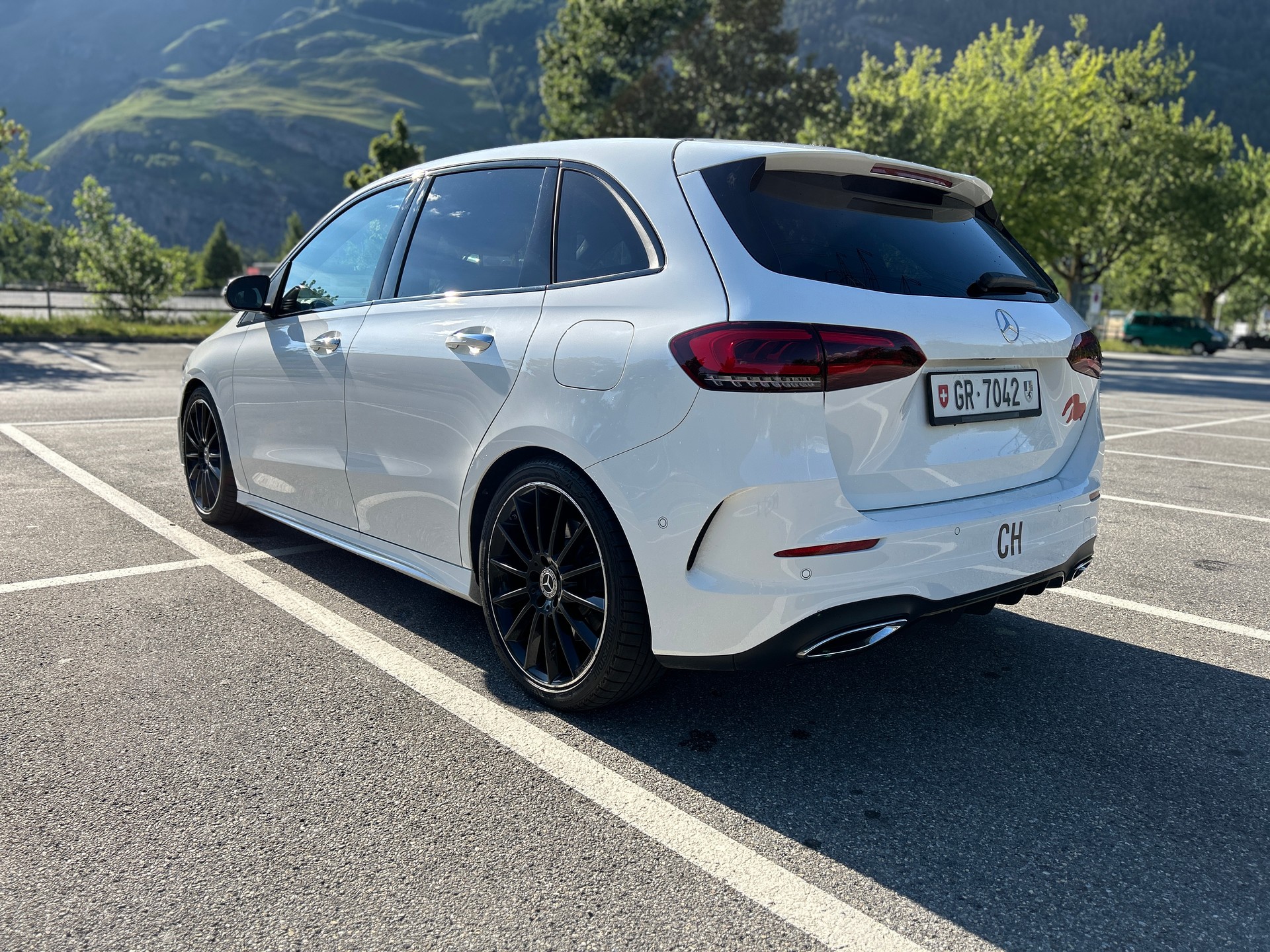 MERCEDES-BENZ B 250 AMG Line 4matic-image-2