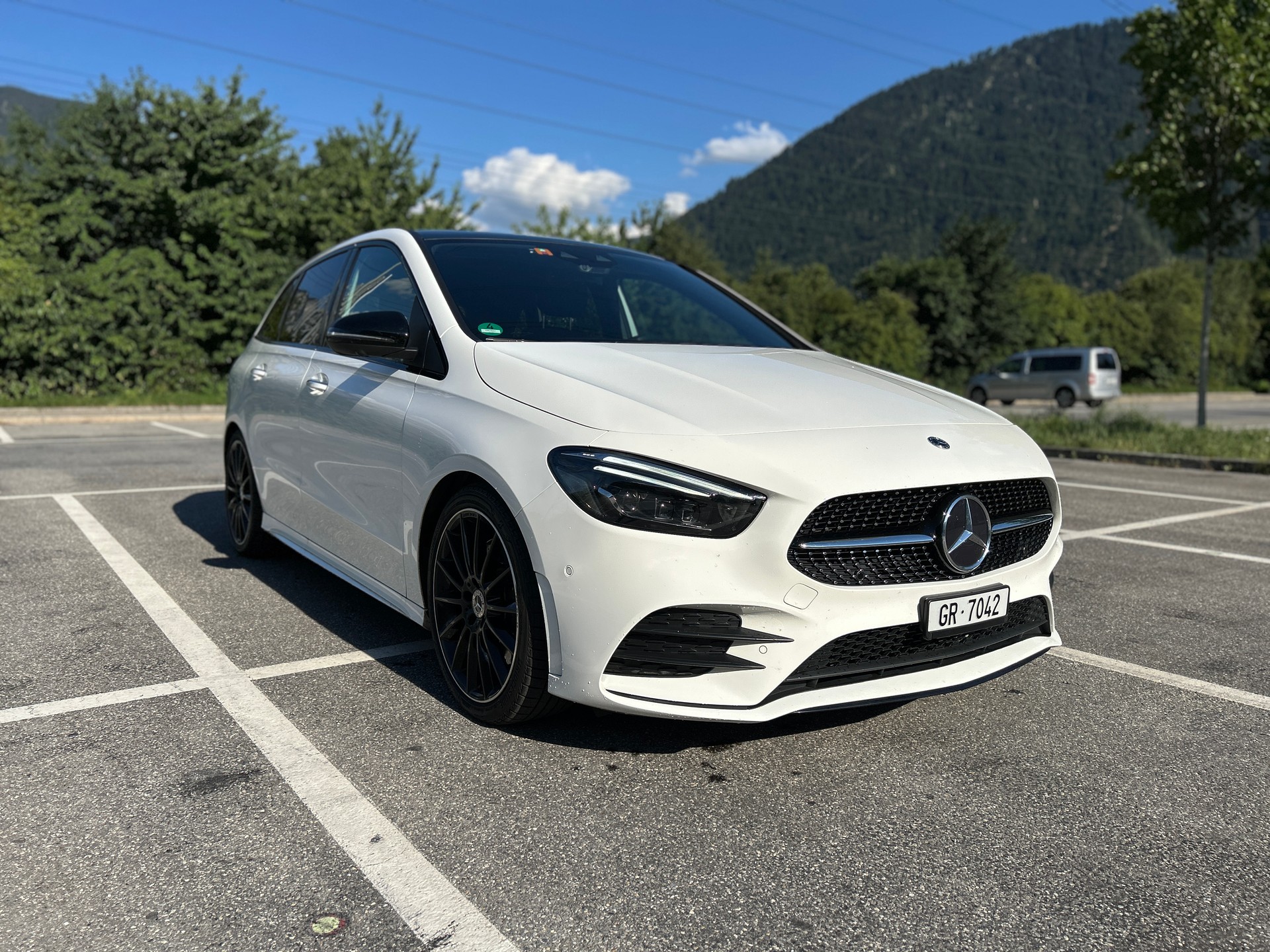 MERCEDES-BENZ B 250 AMG Line 4matic-image-1