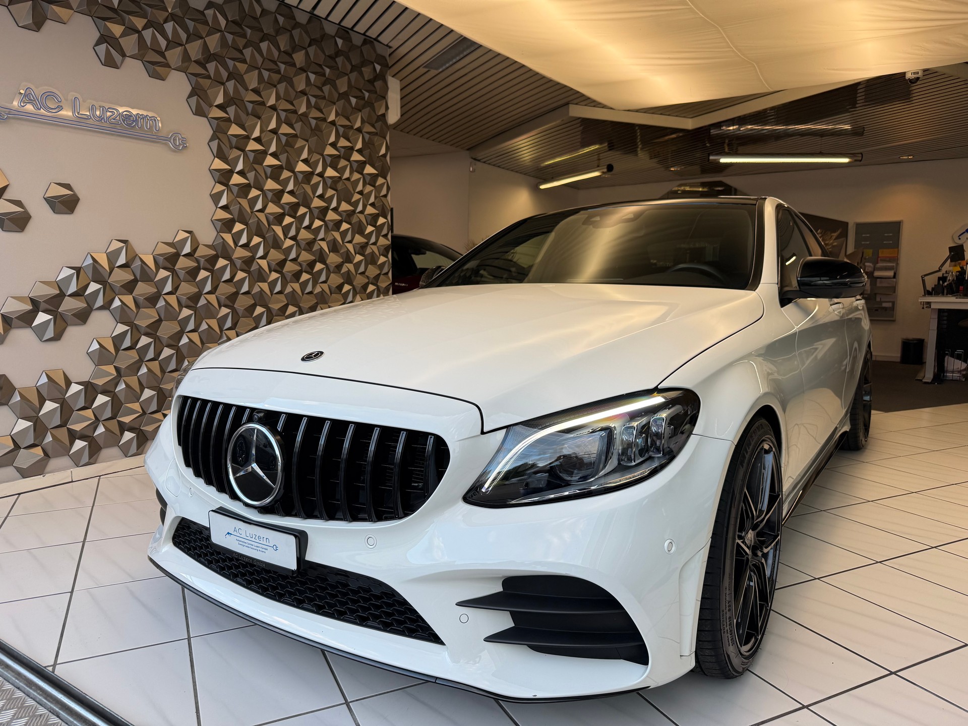 MERCEDES-BENZ C 200 Swiss Star AMG Line 4Matic 9G-Tronic-image-0