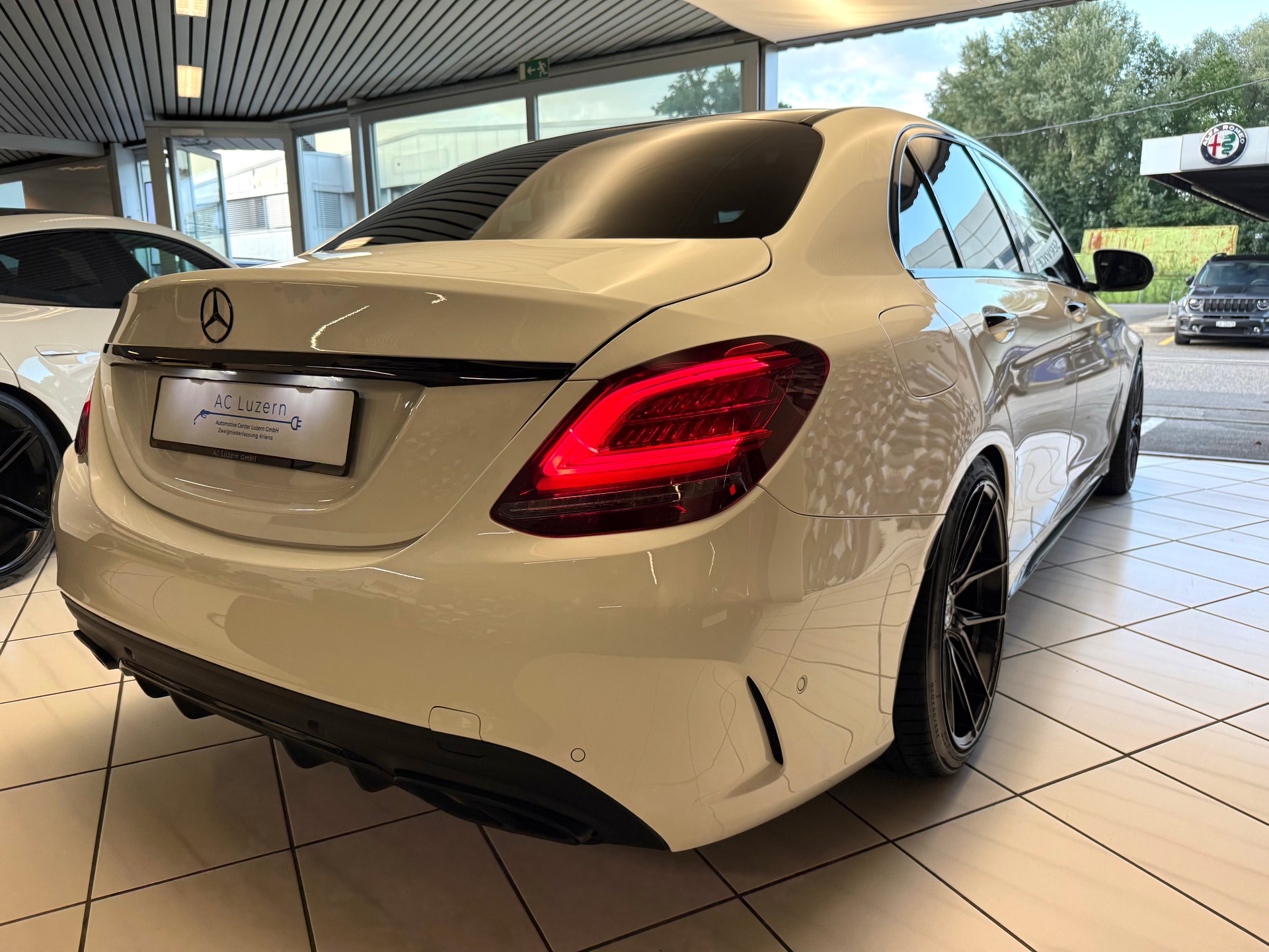 MERCEDES-BENZ C 200 Swiss Star AMG Line 4Matic 9G-Tronic-image-2