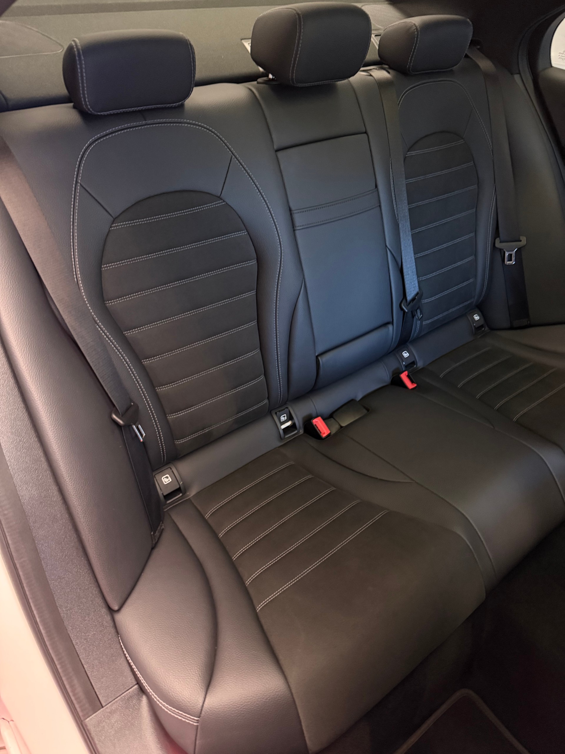 MERCEDES-BENZ C 200 Swiss Star AMG Line 4Matic 9G-Tronic-image-10