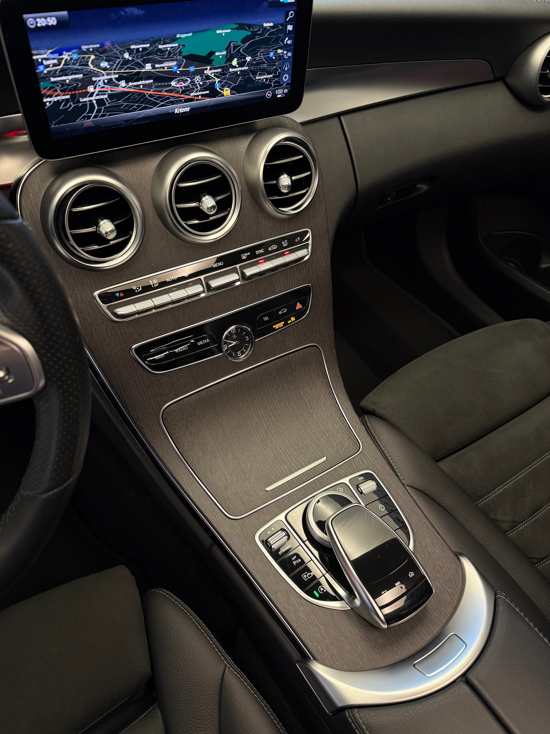 MERCEDES-BENZ C 200 Swiss Star AMG Line 4Matic 9G-Tronic-image-15
