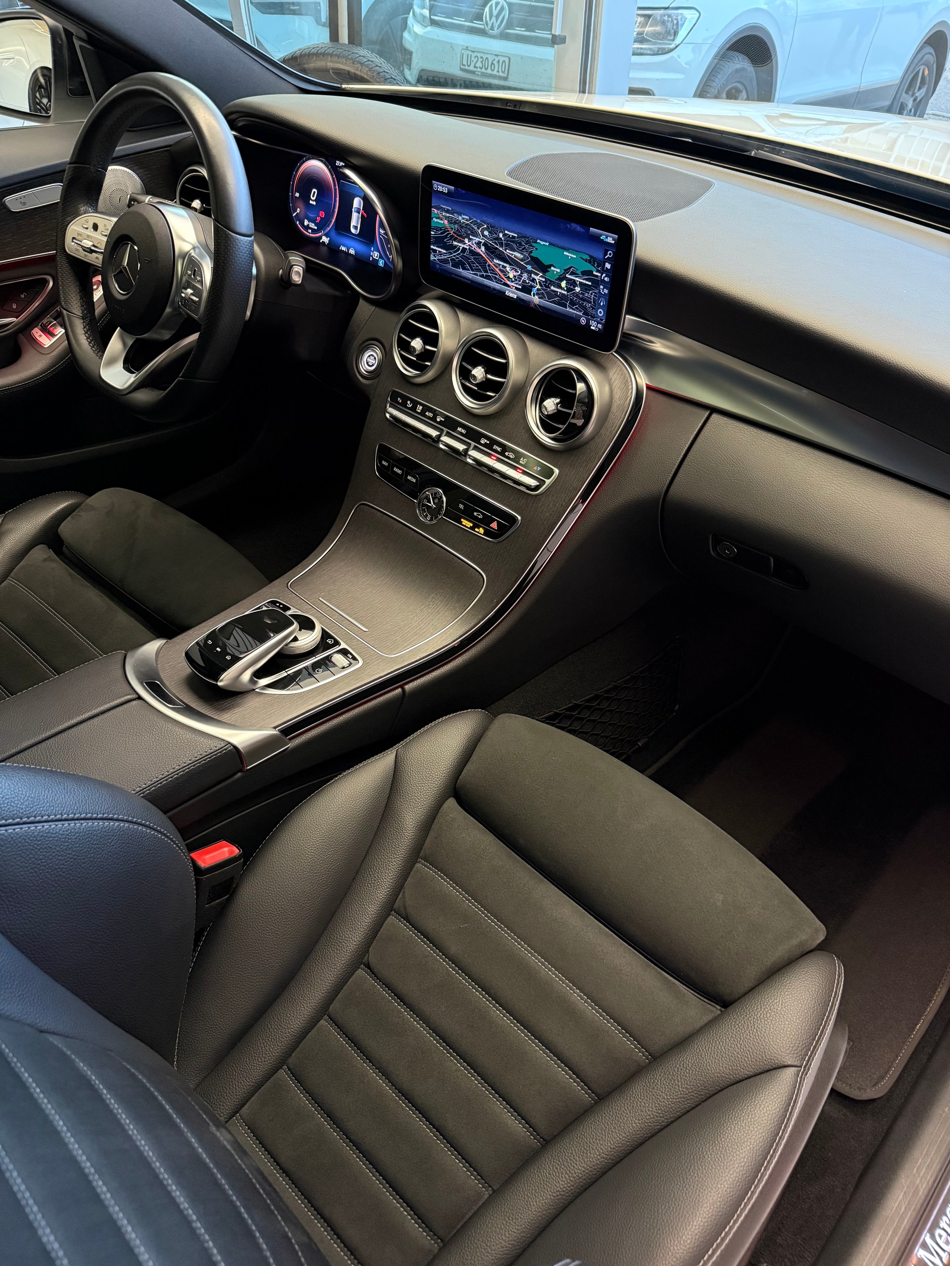 MERCEDES-BENZ C 200 Swiss Star AMG Line 4Matic 9G-Tronic-image-13