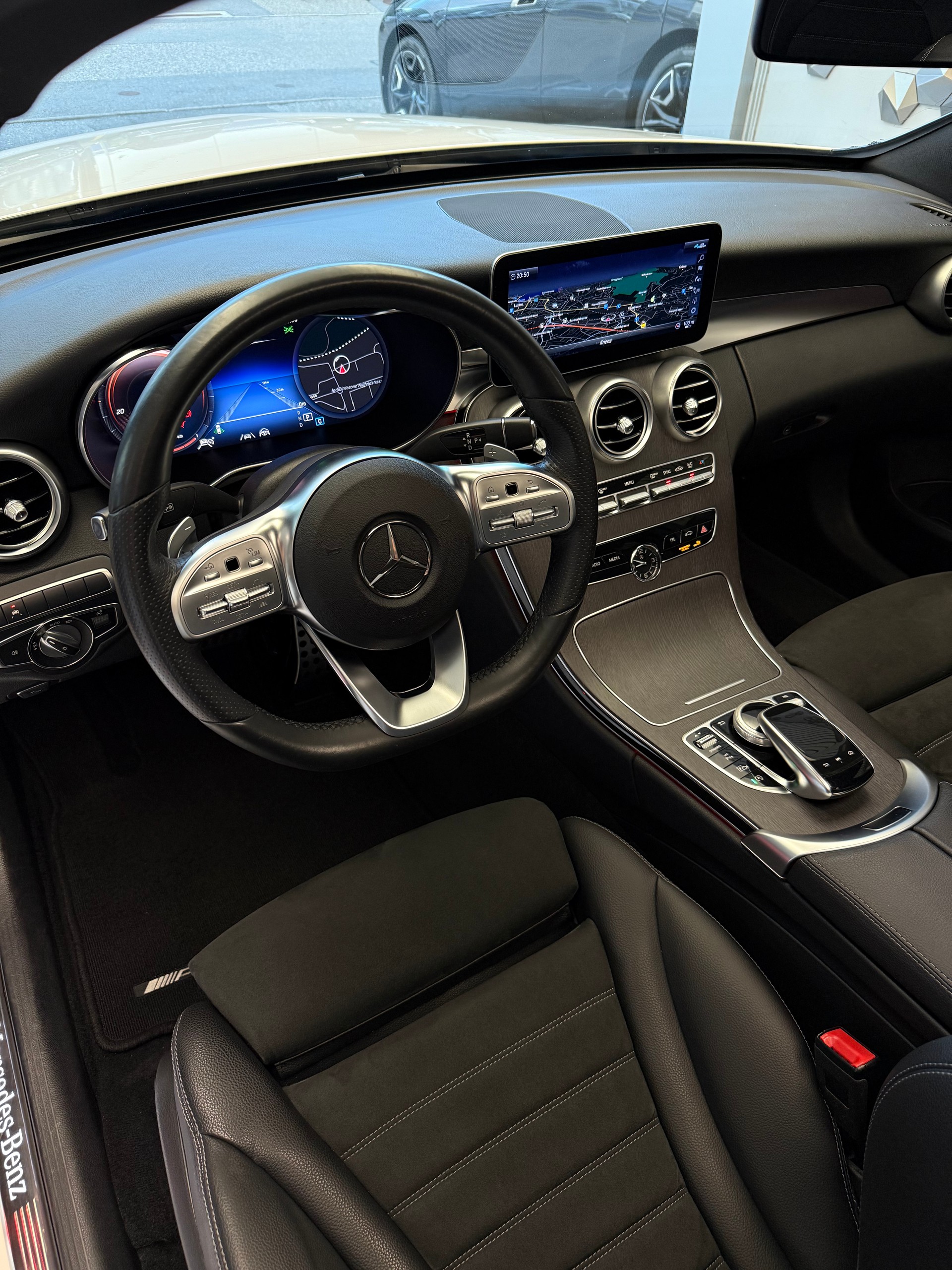MERCEDES-BENZ C 200 Swiss Star AMG Line 4Matic 9G-Tronic-image-4