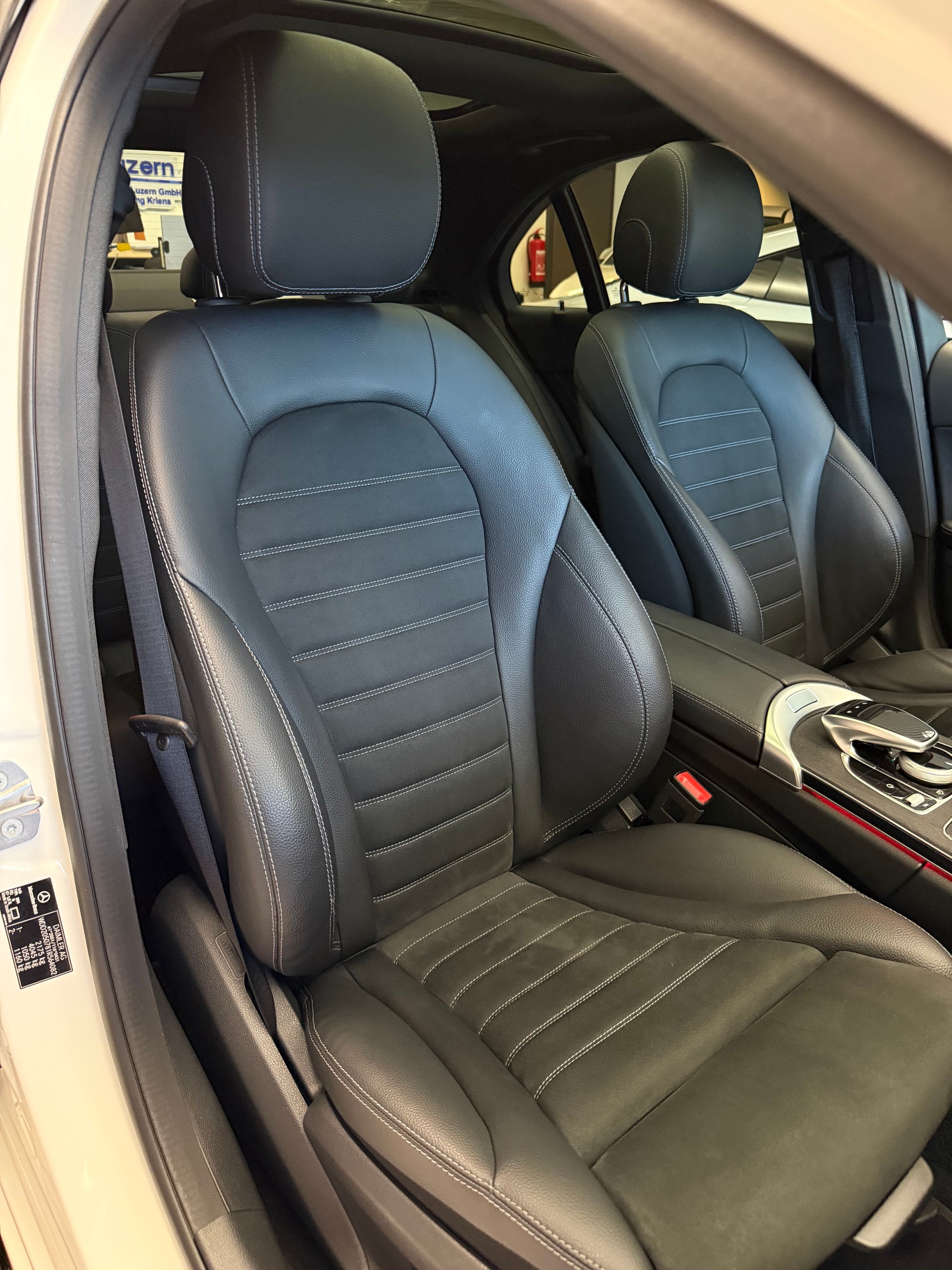 MERCEDES-BENZ C 200 Swiss Star AMG Line 4Matic 9G-Tronic-image-12