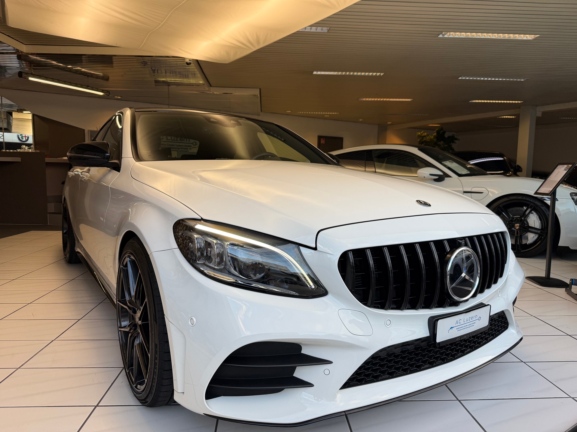 MERCEDES-BENZ C 200 Swiss Star AMG Line 4Matic 9G-Tronic-image-3