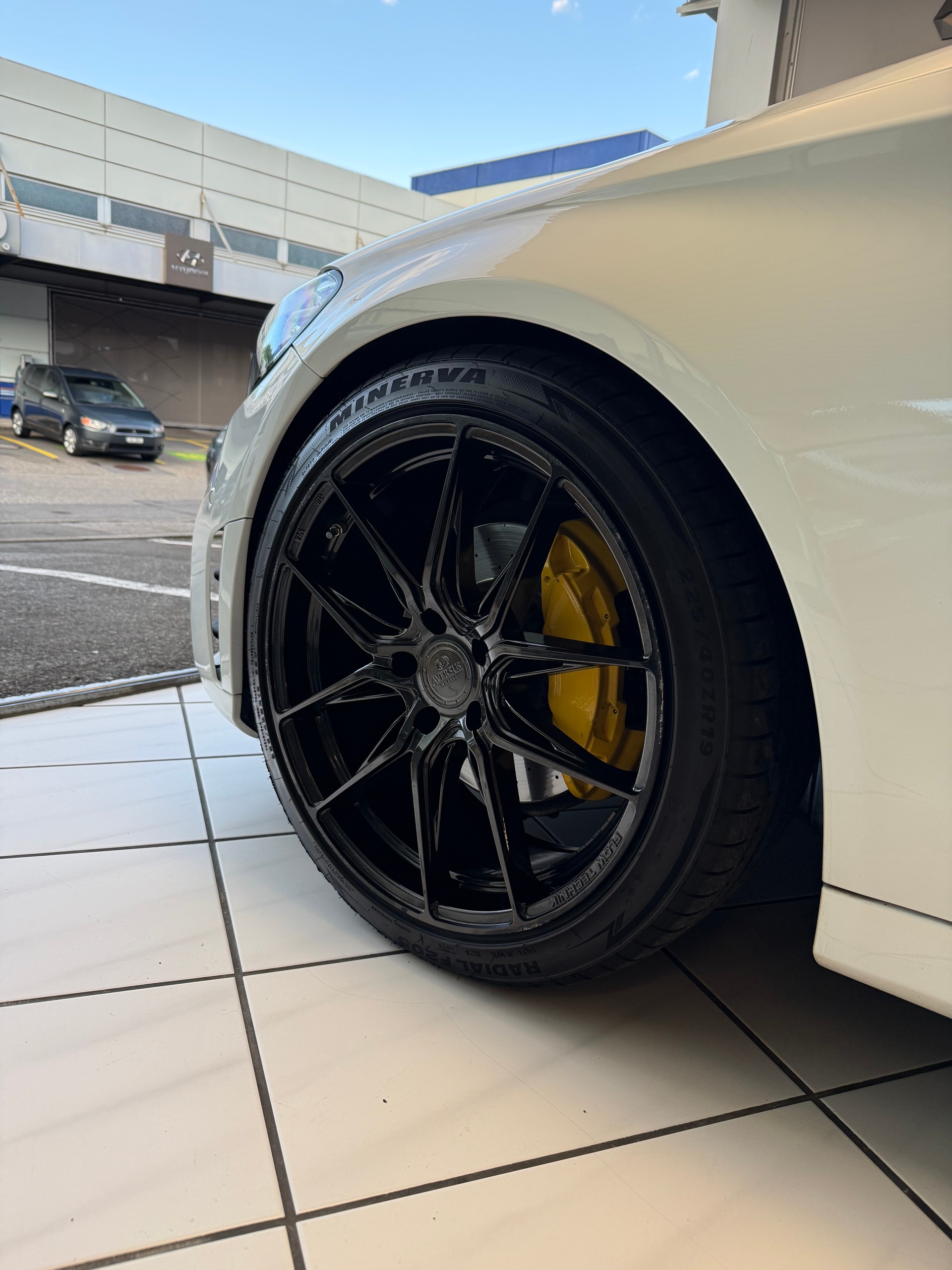 MERCEDES-BENZ C 200 Swiss Star AMG Line 4Matic 9G-Tronic-image-21