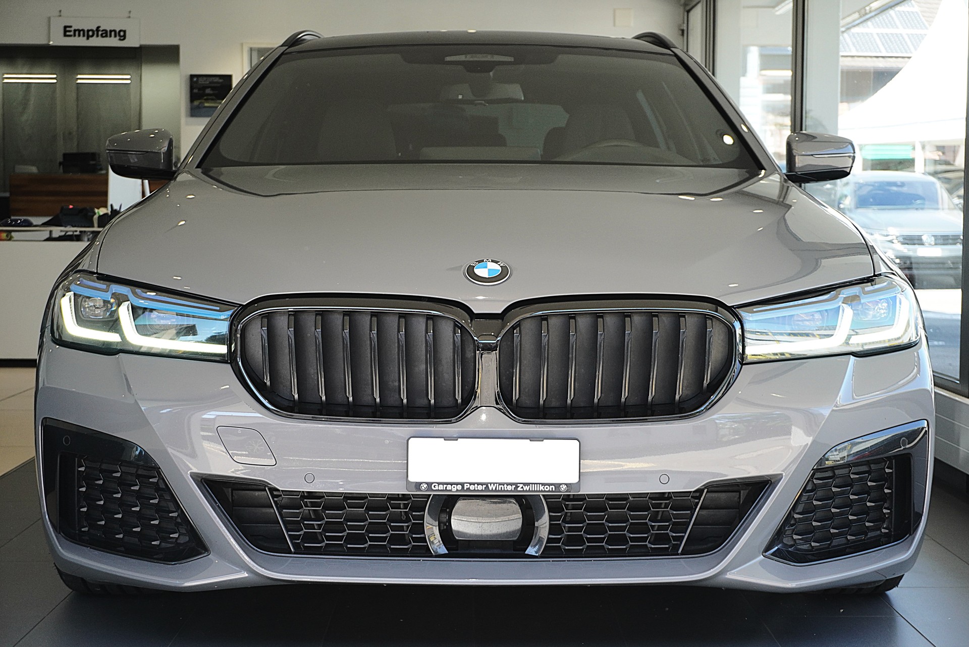 BMW 540d xDrive 48V Touring M Sport Steptronic-image-1