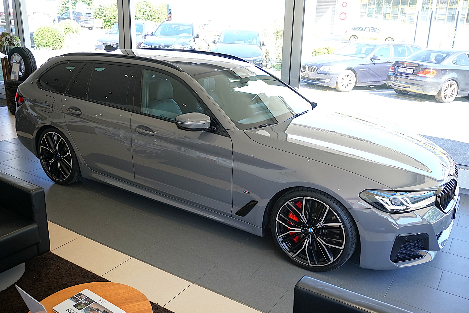 BMW 540d xDrive 48V Touring M Sport Steptronic-image-2