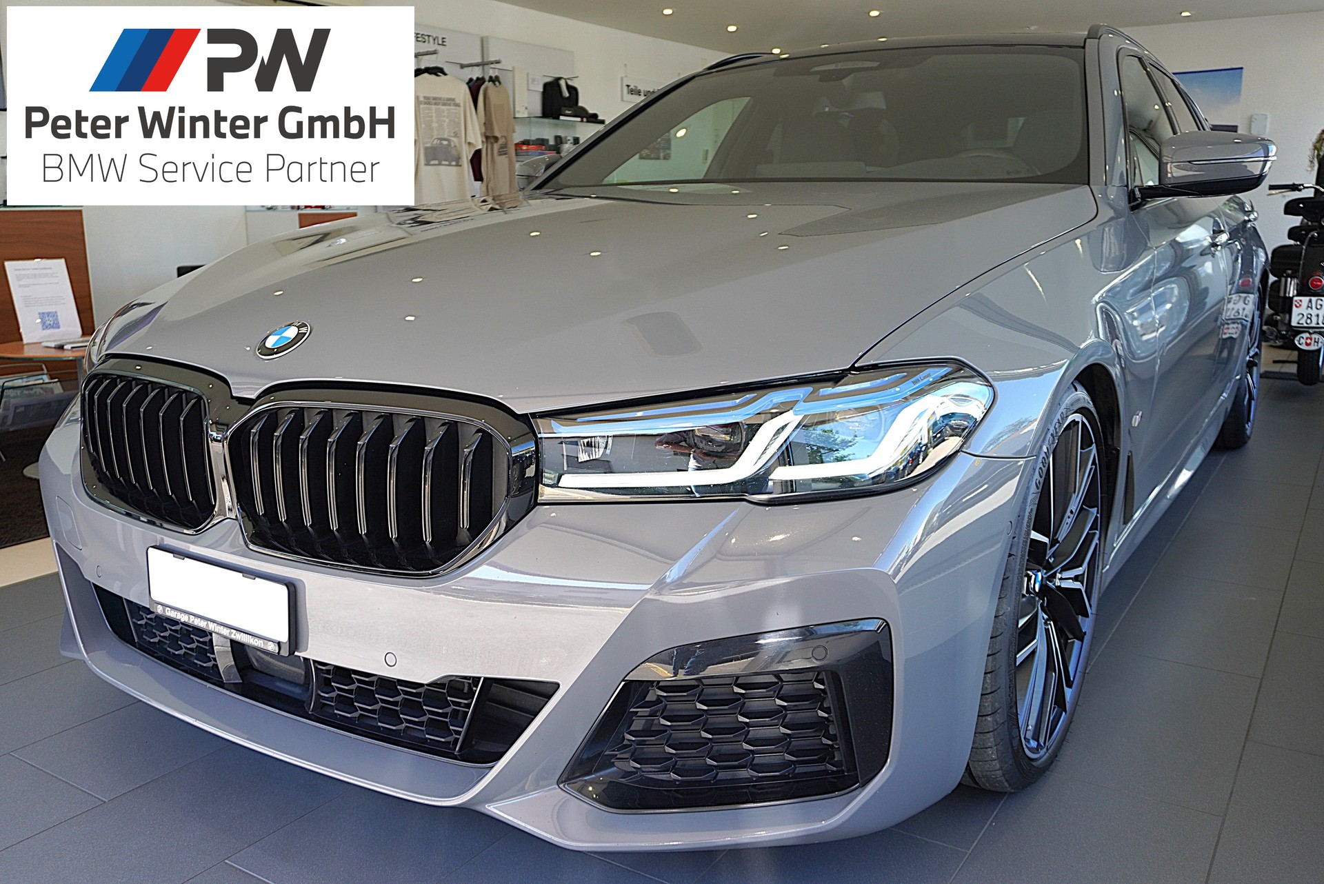 BMW 540d xDrive 48V Touring M Sport Steptronic-image-0