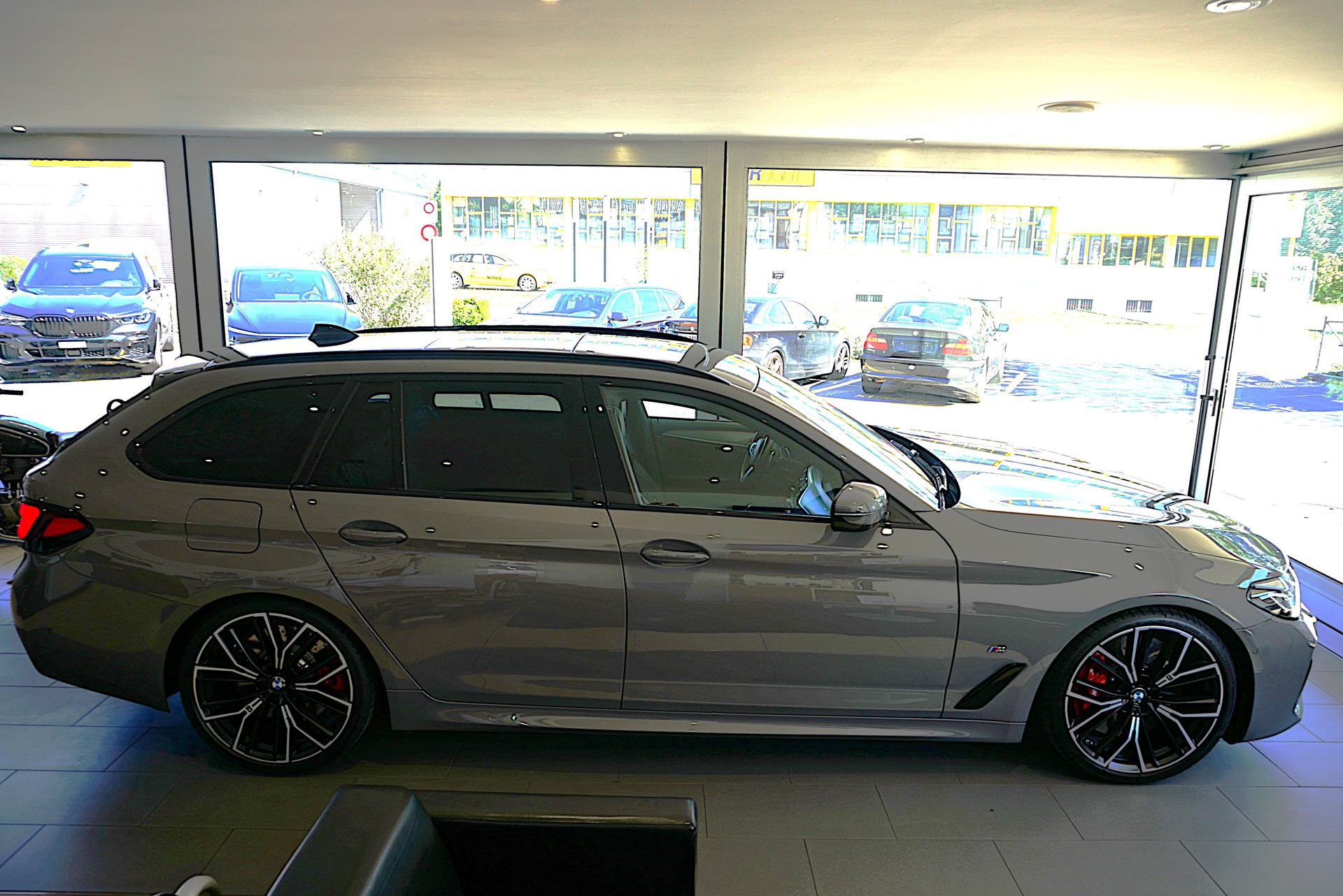 BMW 540d xDrive 48V Touring M Sport Steptronic-image-3