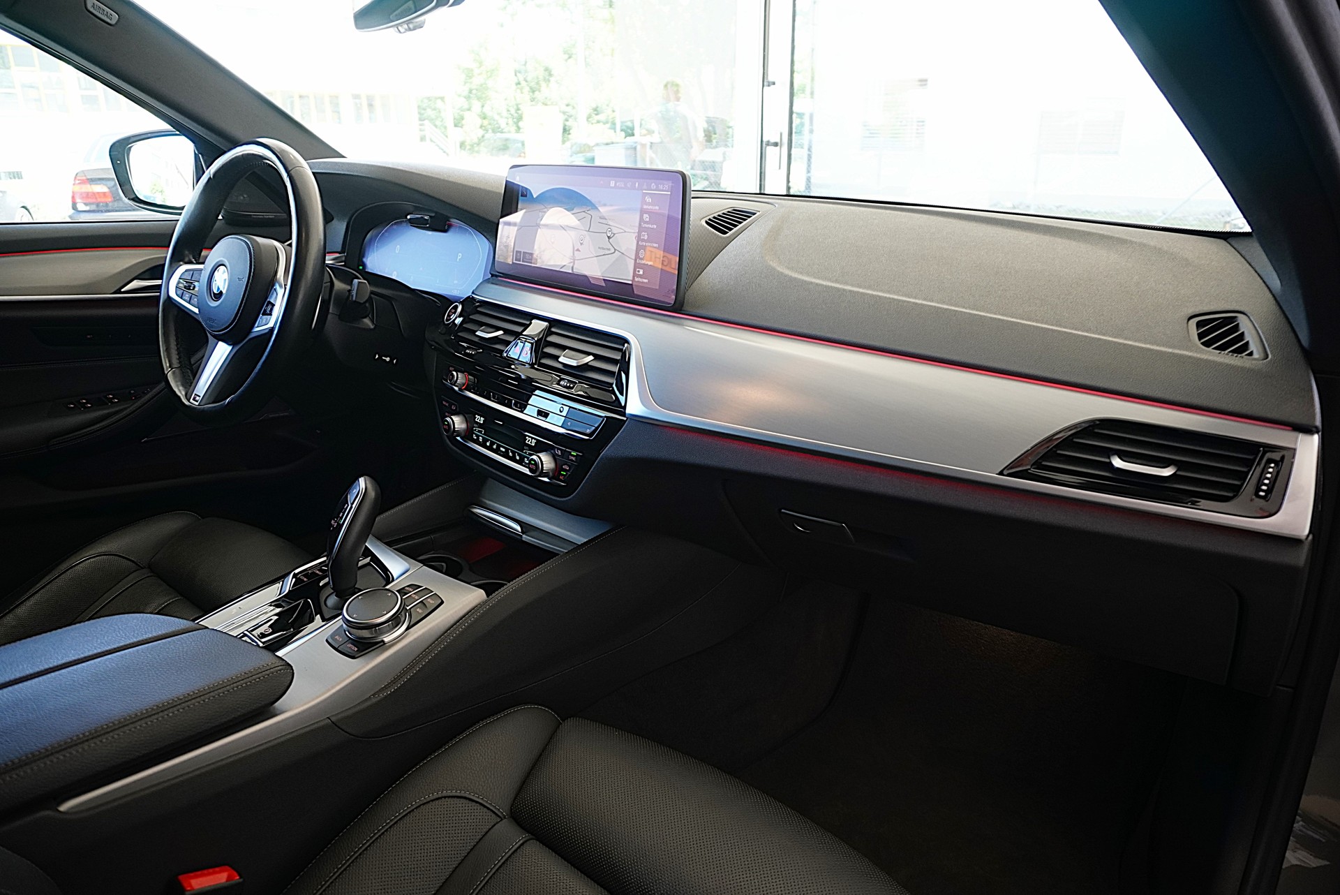 BMW 540d xDrive 48V Touring M Sport Steptronic-image-8