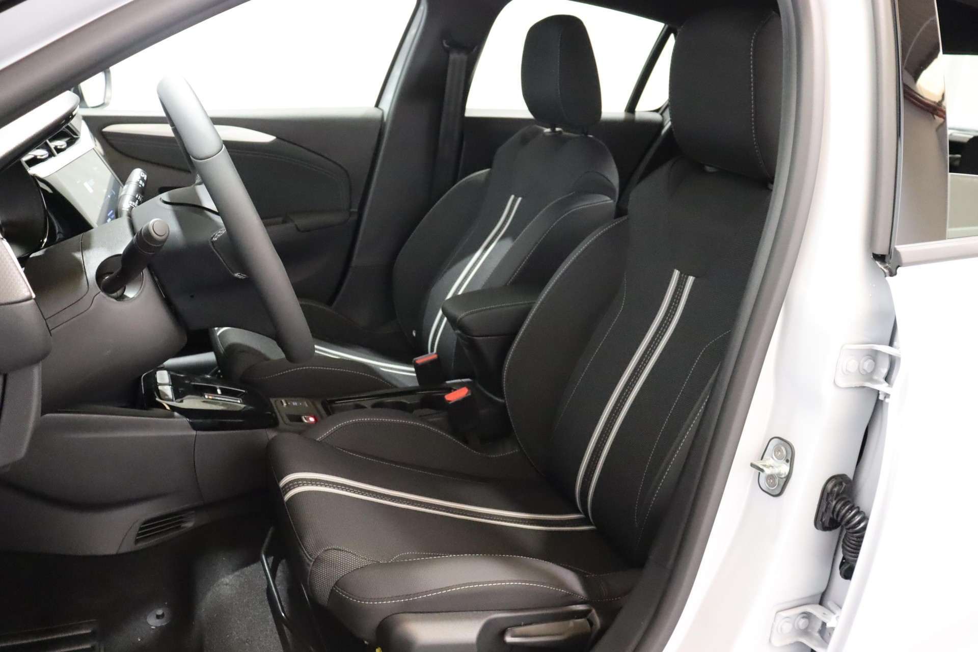OPEL Corsa 1.2 T Hybrid Viva-image-3