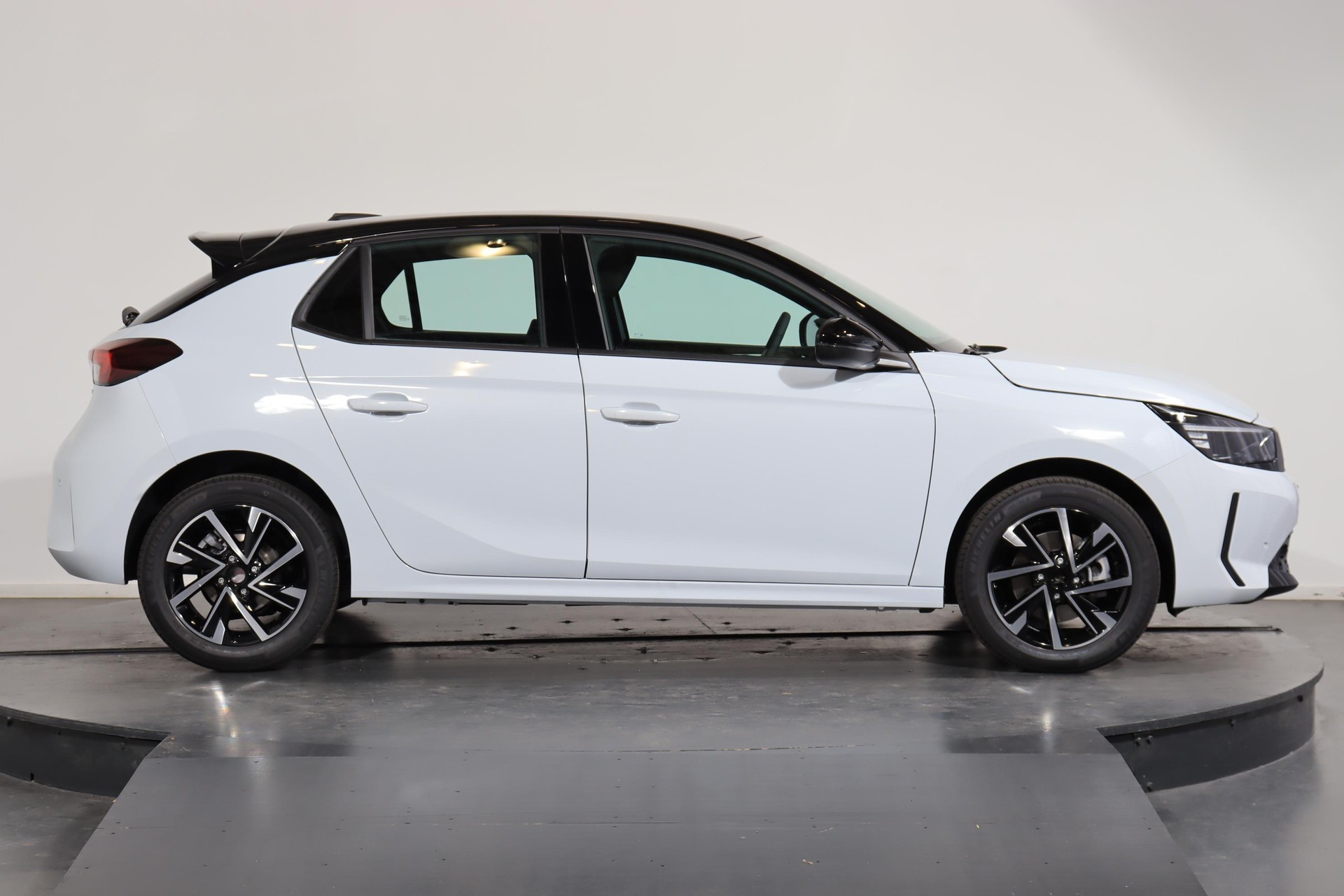 OPEL Corsa 1.2 T Hybrid Viva-image-1