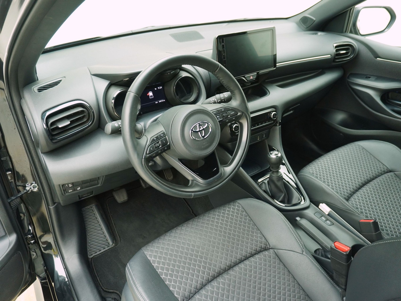 TOYOTA Yaris 1.5 VVT-iE Move-image-9