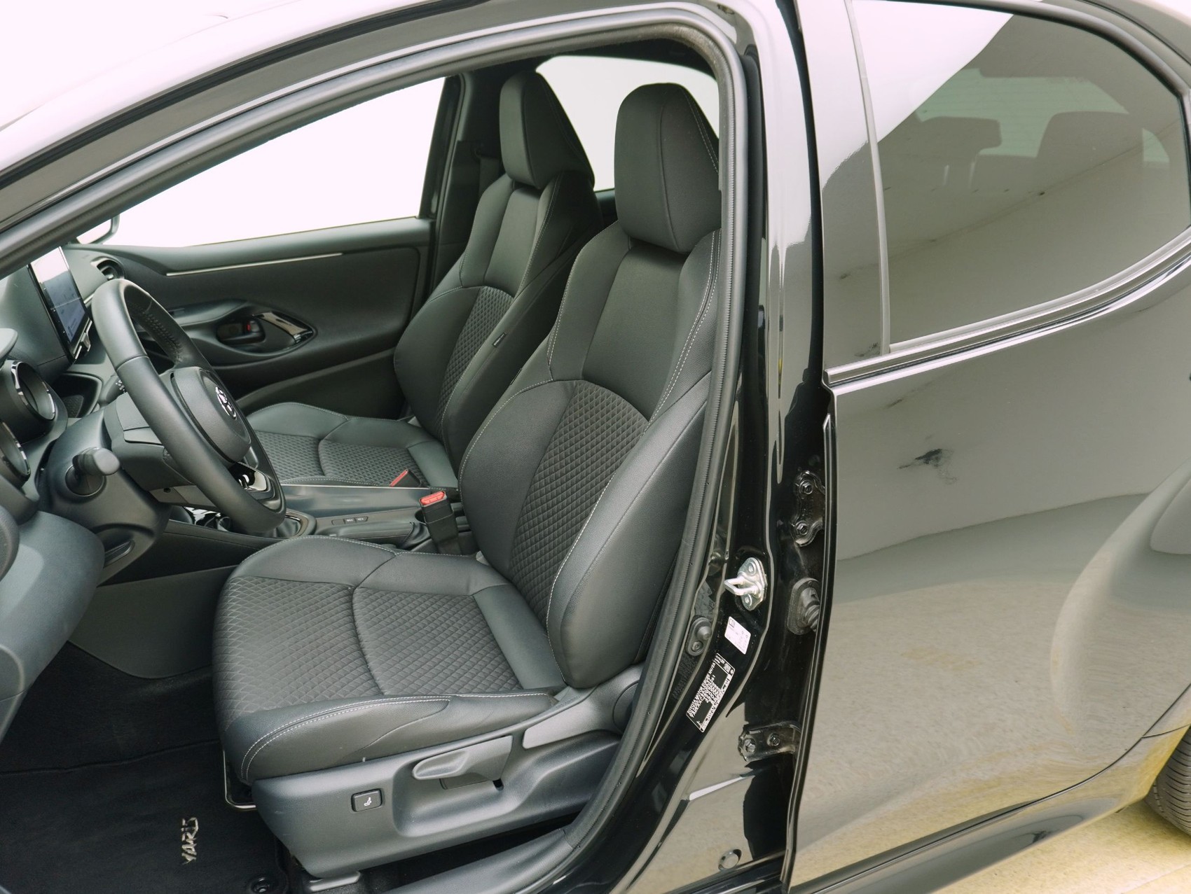 TOYOTA Yaris 1.5 VVT-iE Move-image-8