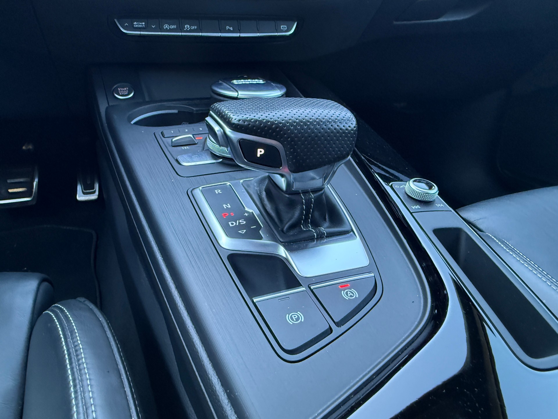 AUDI A4 Avant 2.0 TDI Sport S-tronic *KW Gewindefahrwerk*20"Räder*S-Line-image-18
