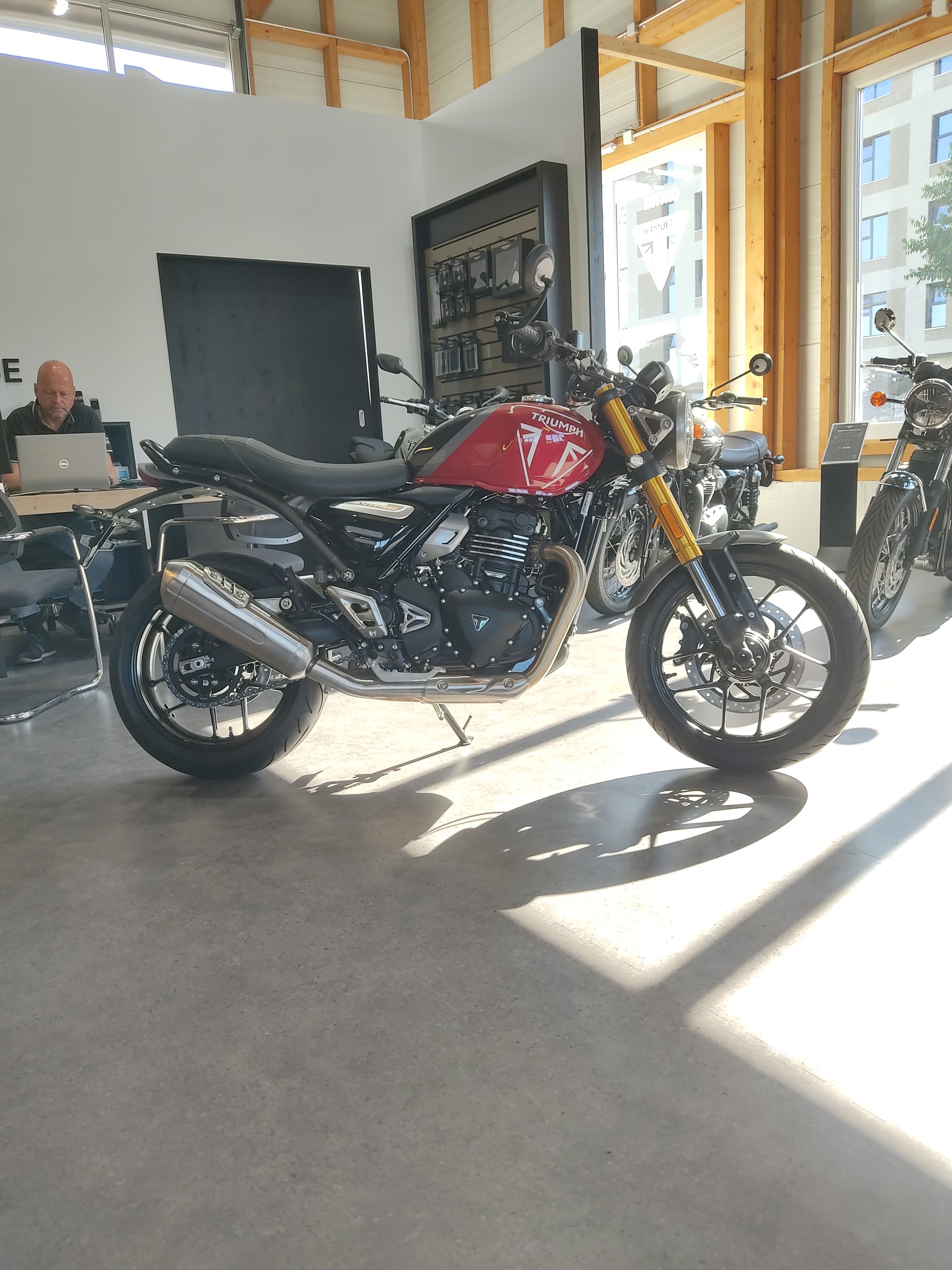 TRIUMPH Speed 400 XC-showroom-element-1