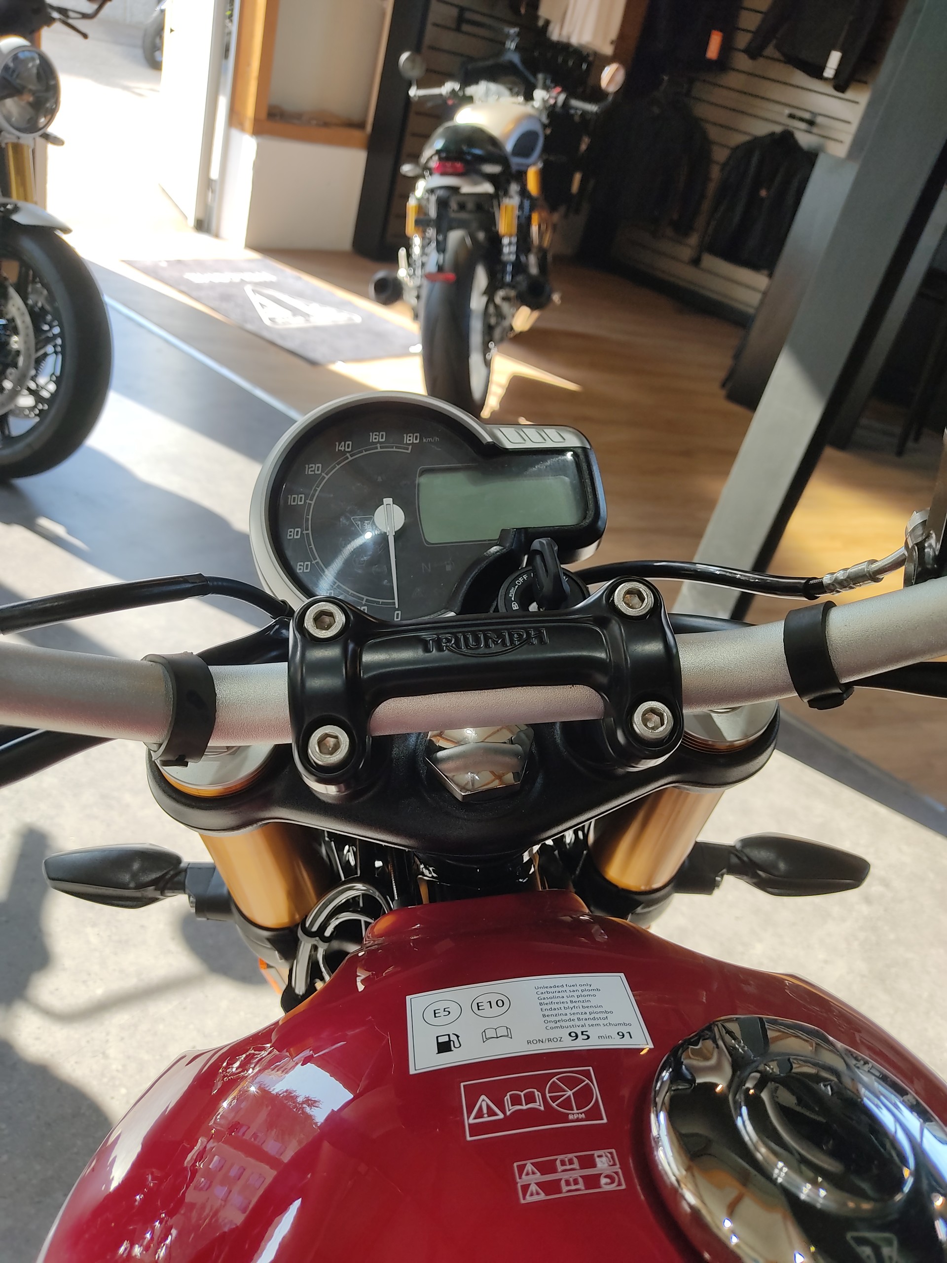 TRIUMPH Speed 400 XC-image-7