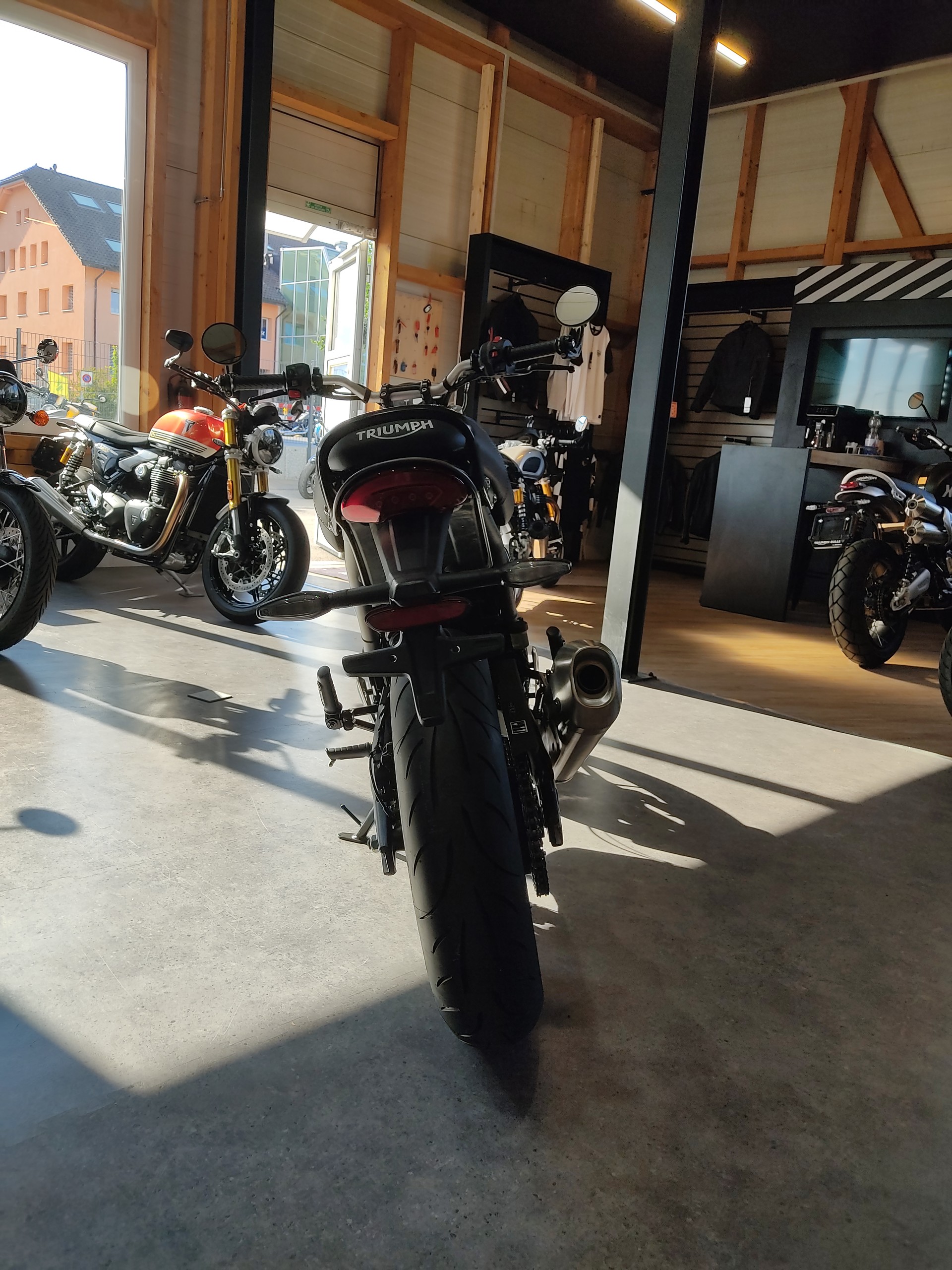 TRIUMPH Speed 400 XC-showroom-element-3