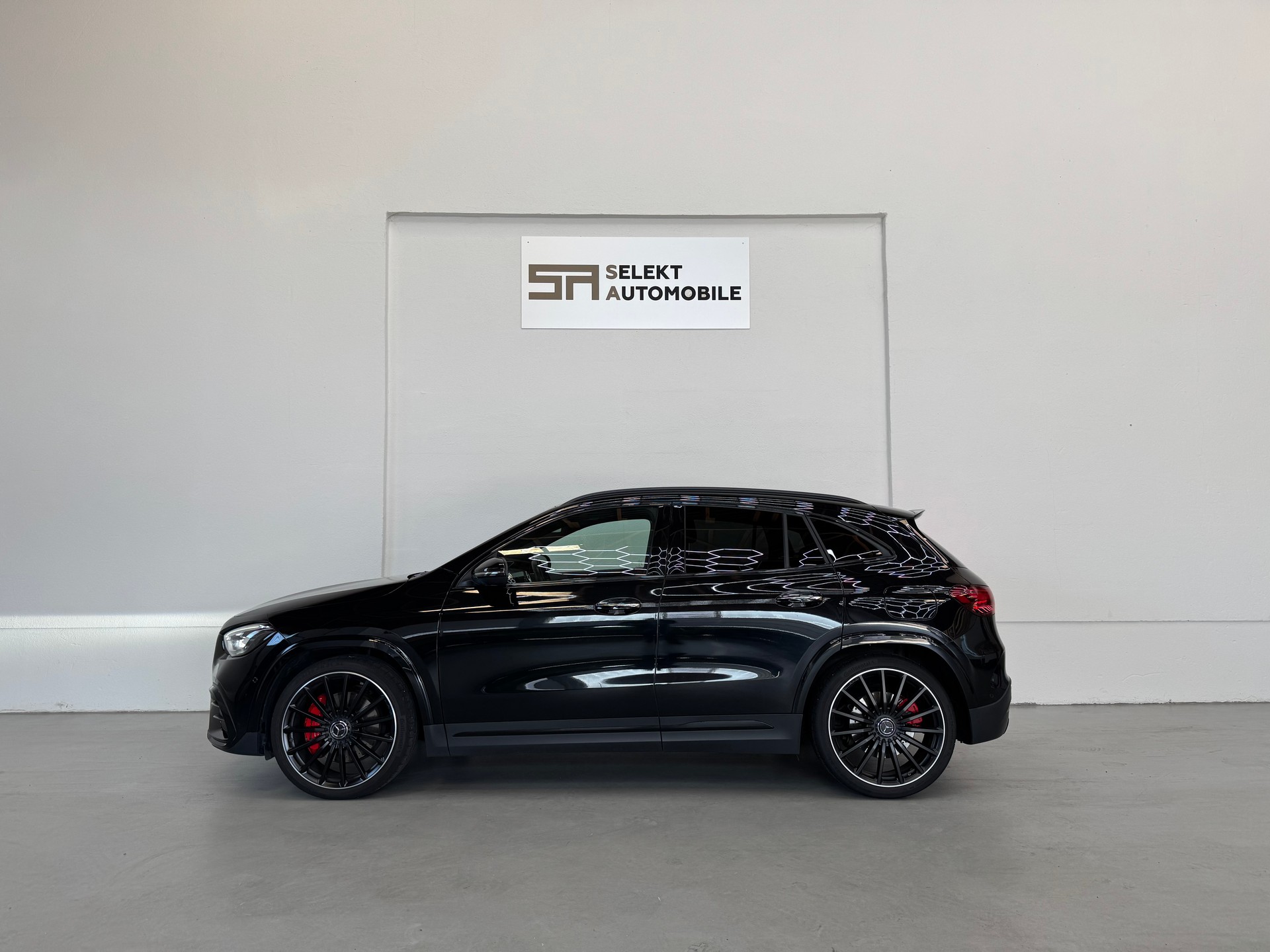 MERCEDES-BENZ GLA AMG 35 4Matic 8G-DCT-showroom-element-3