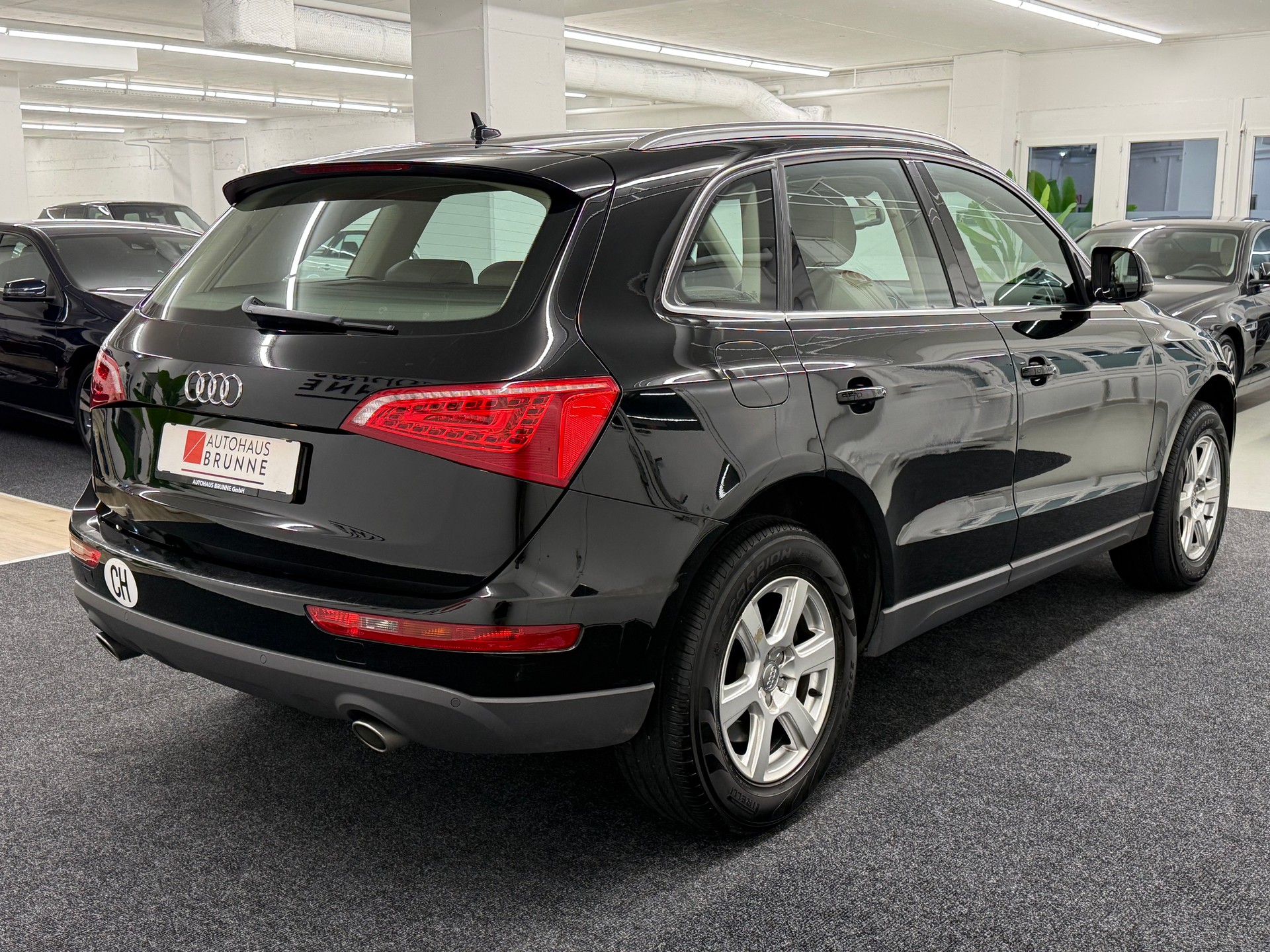 AUDI Q5 3.0 TDI quattro S-tronic-showroom-element-3