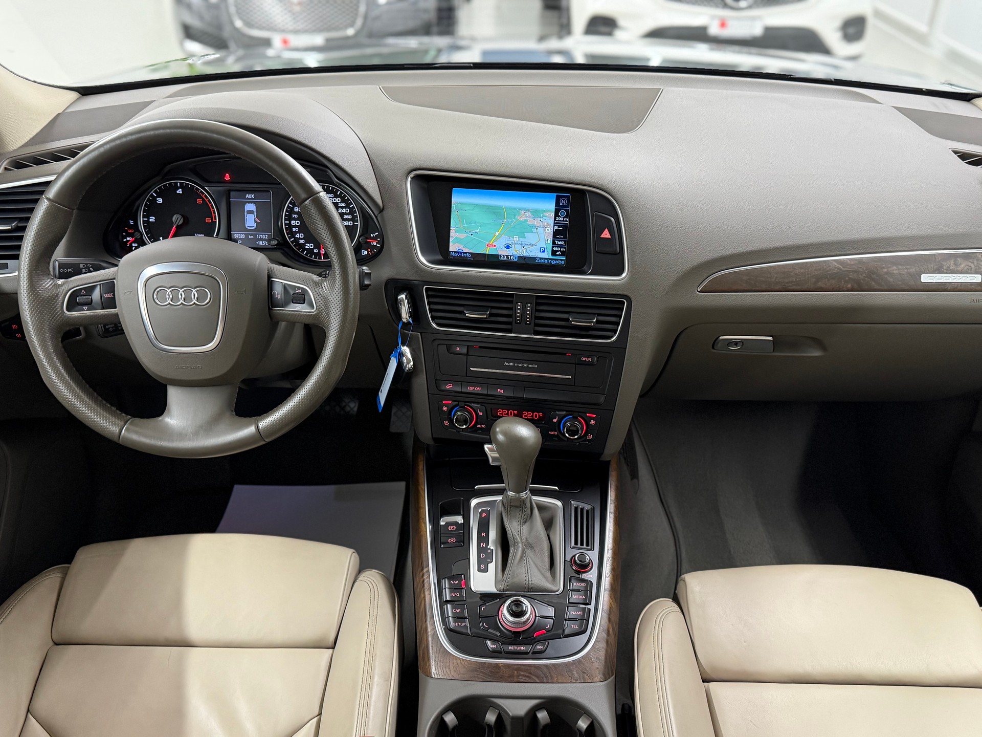 AUDI Q5 3.0 TDI quattro S-tronic-image-13