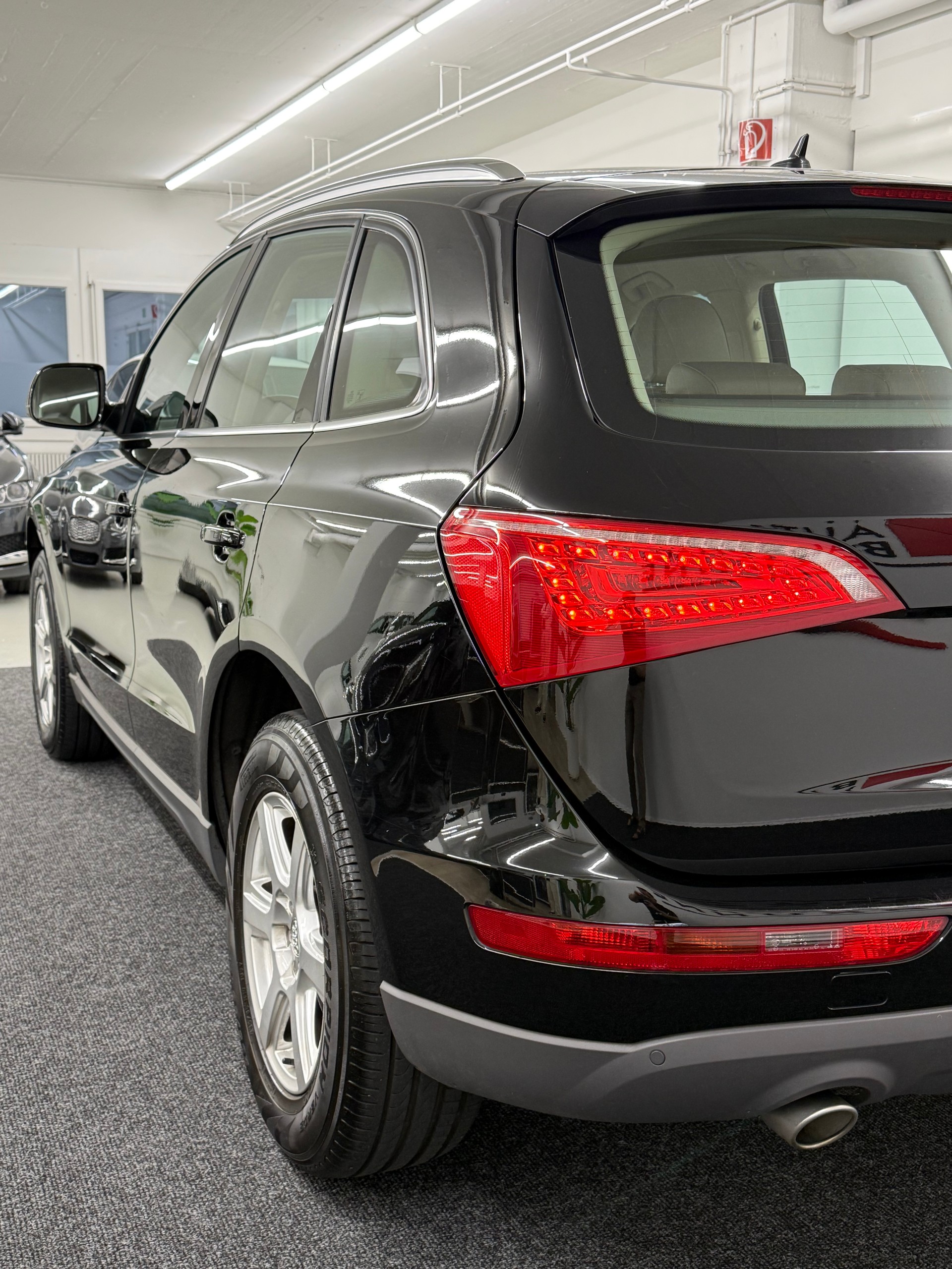 AUDI Q5 3.0 TDI quattro S-tronic-image-11