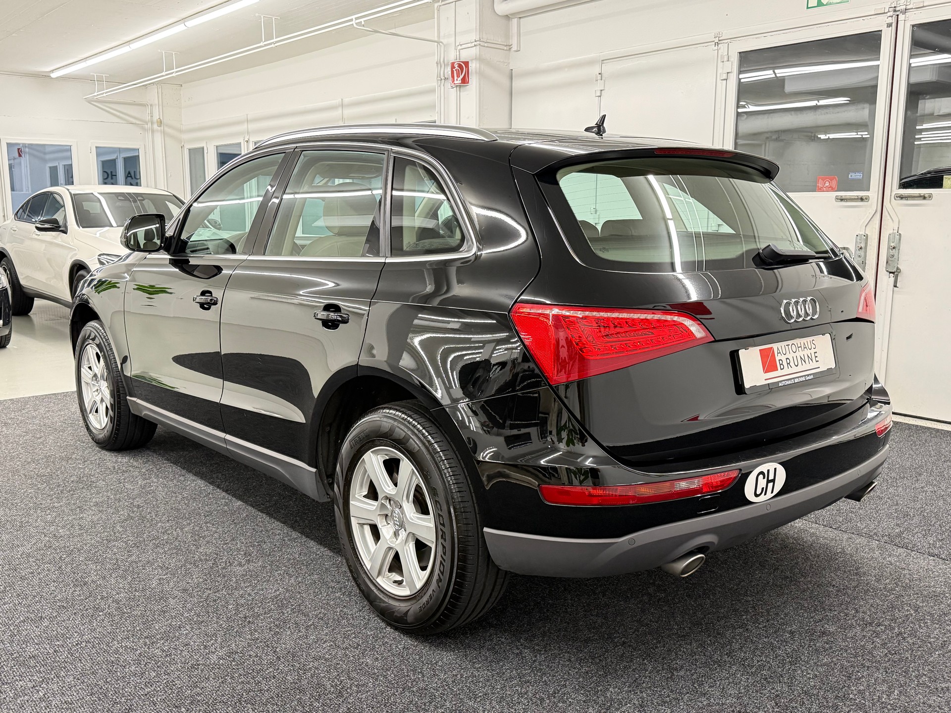AUDI Q5 3.0 TDI quattro S-tronic-image-6