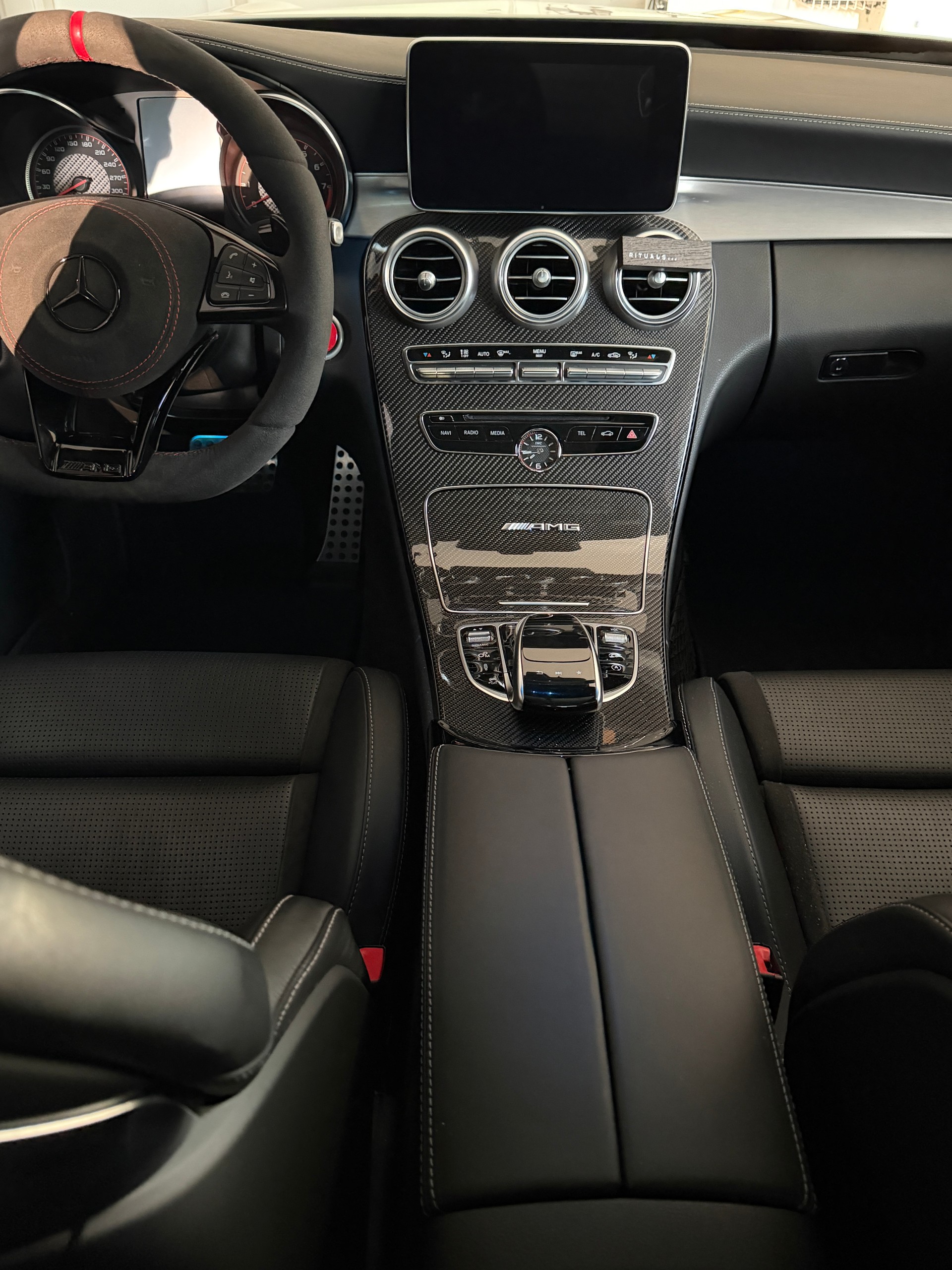 MERCEDES-BENZ C 63 S AMG-image-2