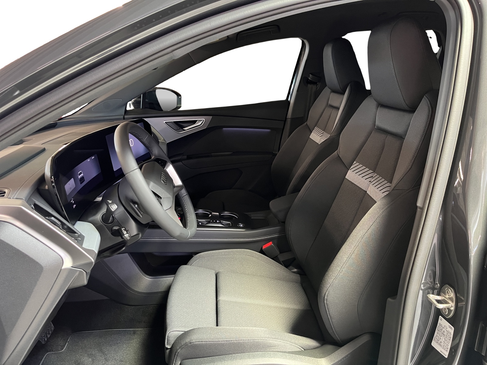 AUDI Q4 e-tron SUV quattro performance Attraction-image-9