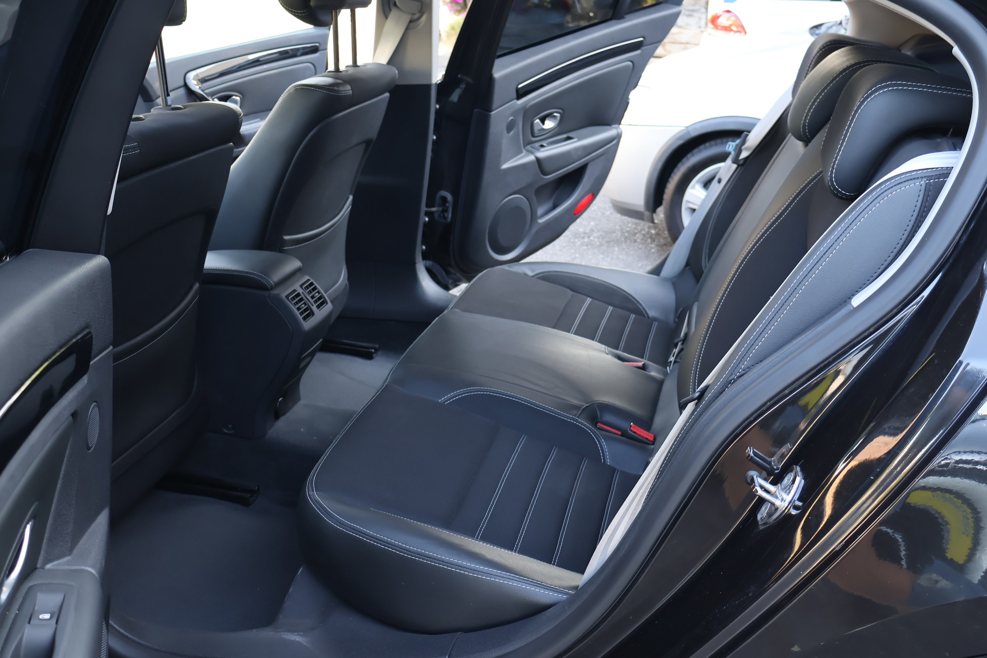 RENAULT Laguna 2.0 16V T Bose Automatic-image-13