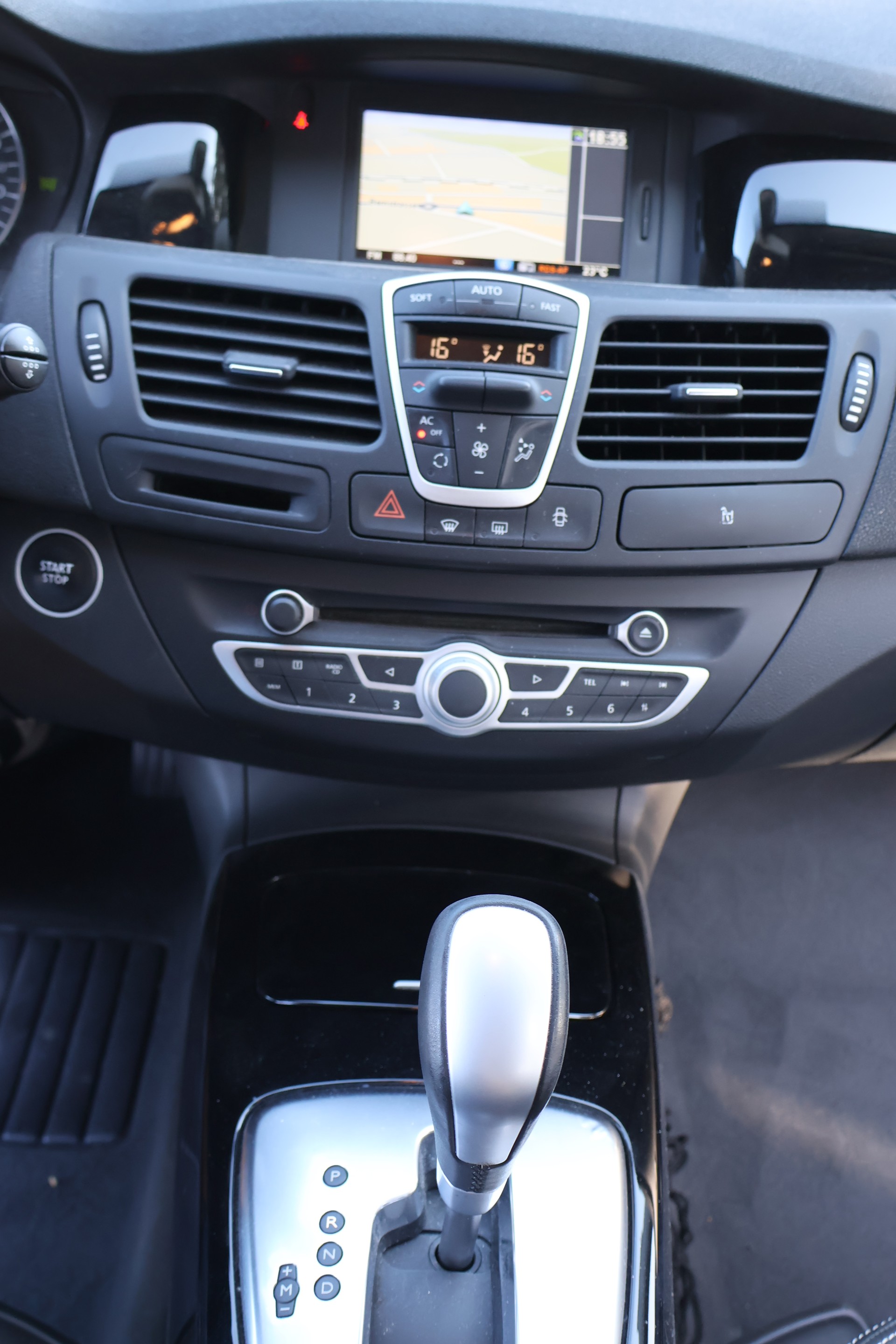 RENAULT Laguna 2.0 16V T Bose Automatic-image-12