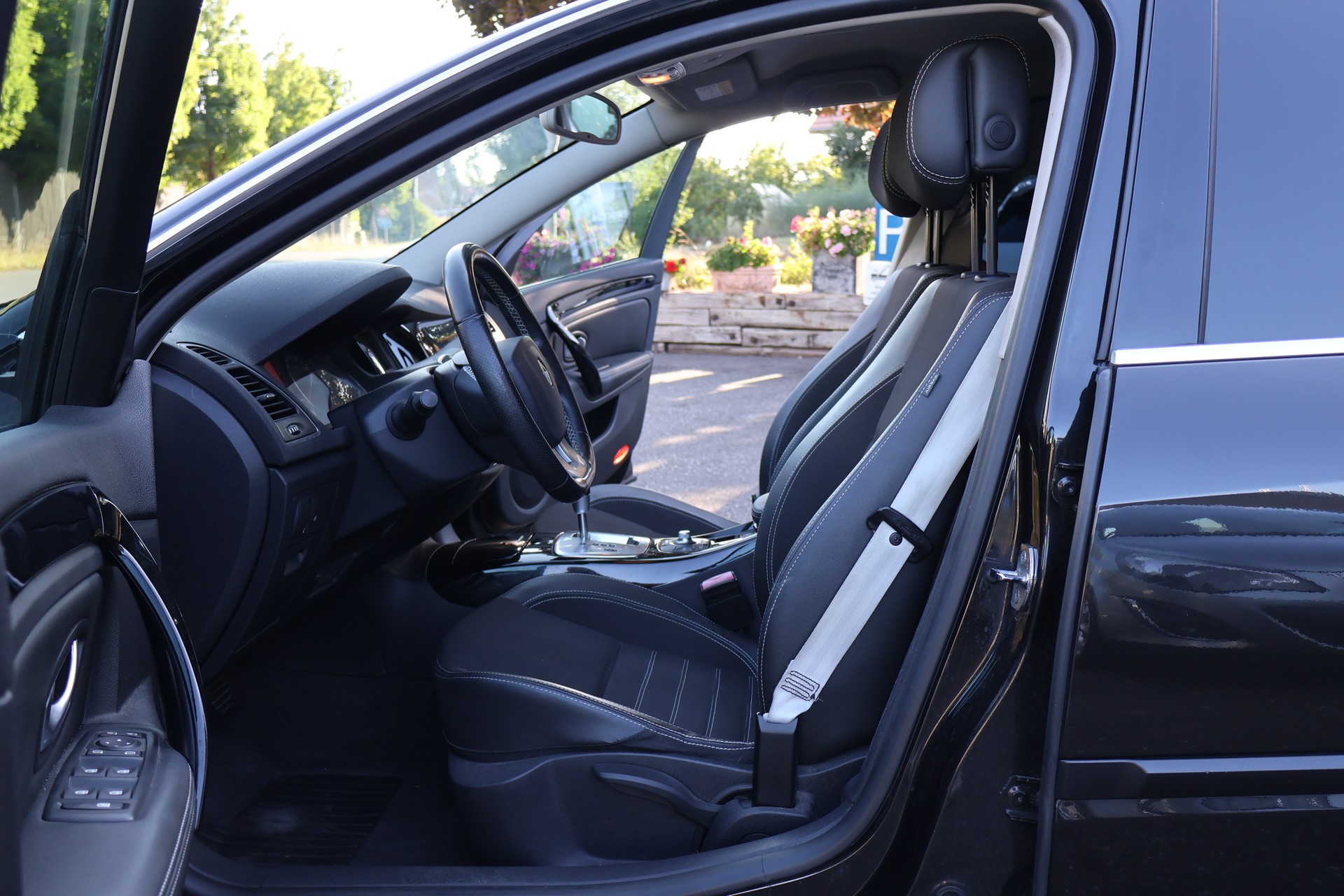 RENAULT Laguna 2.0 16V T Bose Automatic-image-10