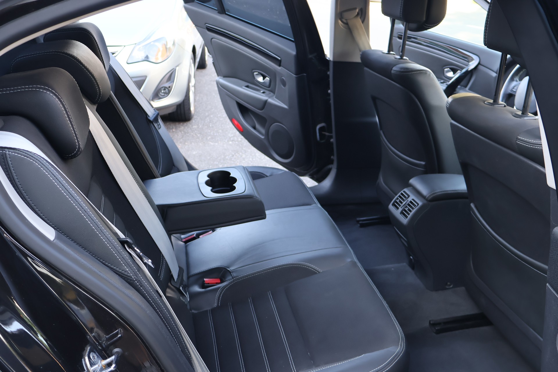 RENAULT Laguna 2.0 16V T Bose Automatic-image-14